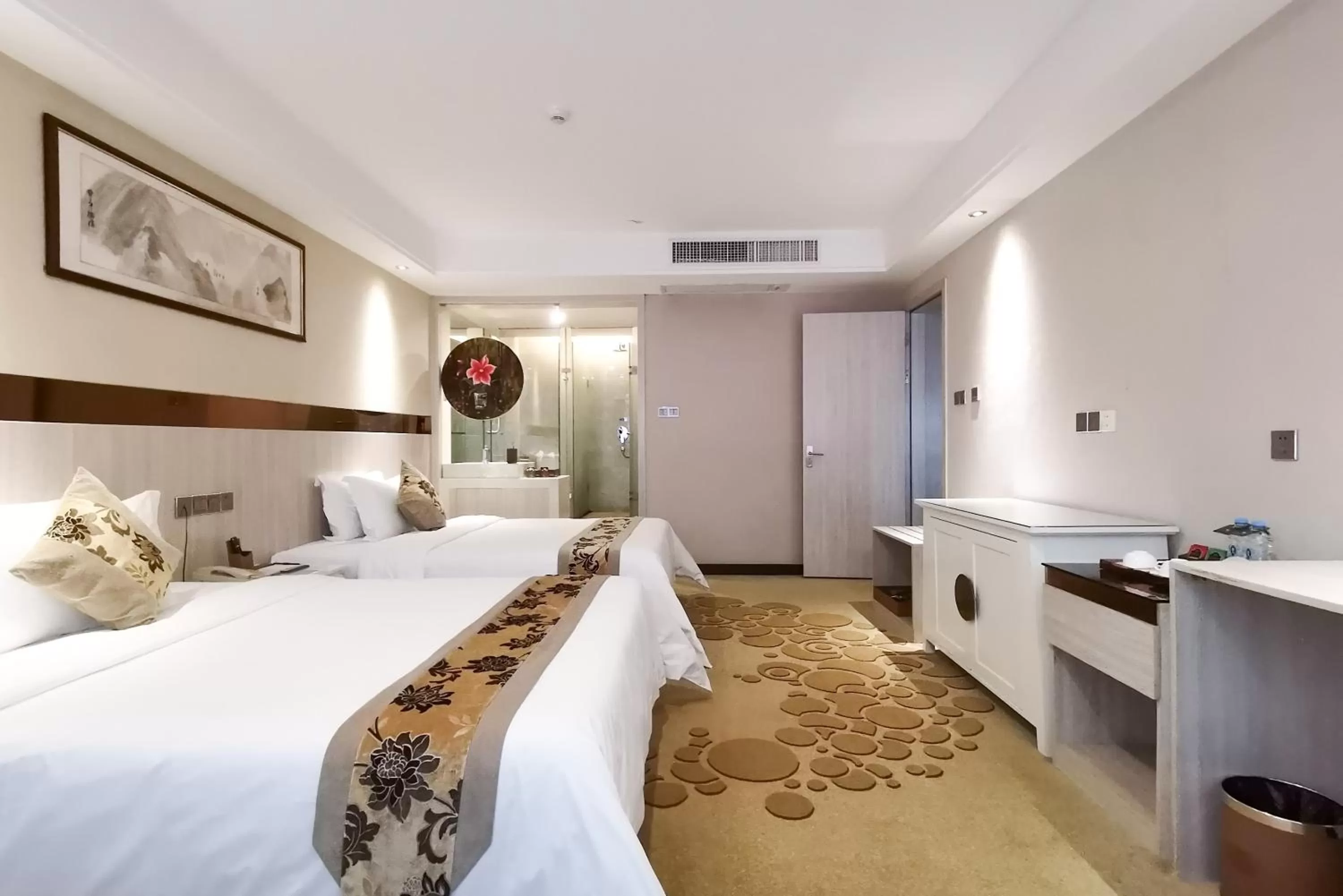 Bed in Paco Hotel Tianhe Coach Terminal Metro Satation Guangzhou-Free Shuttle Bus for Canton Fair