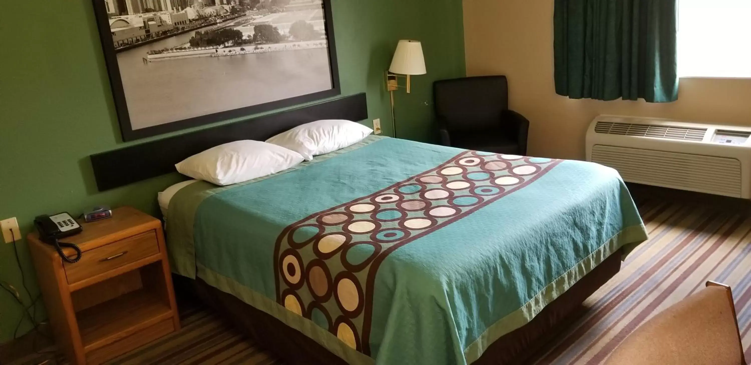 Queen Room - Disability Access - Non-Smoking in Super 8 by Wyndham Pontoon Beach IL/St. Louis MO Area Queen Room - Disability Access - Non-Smoking in Super 8 by Wyndham Pontoon Beach IL/St. Louis MO Area