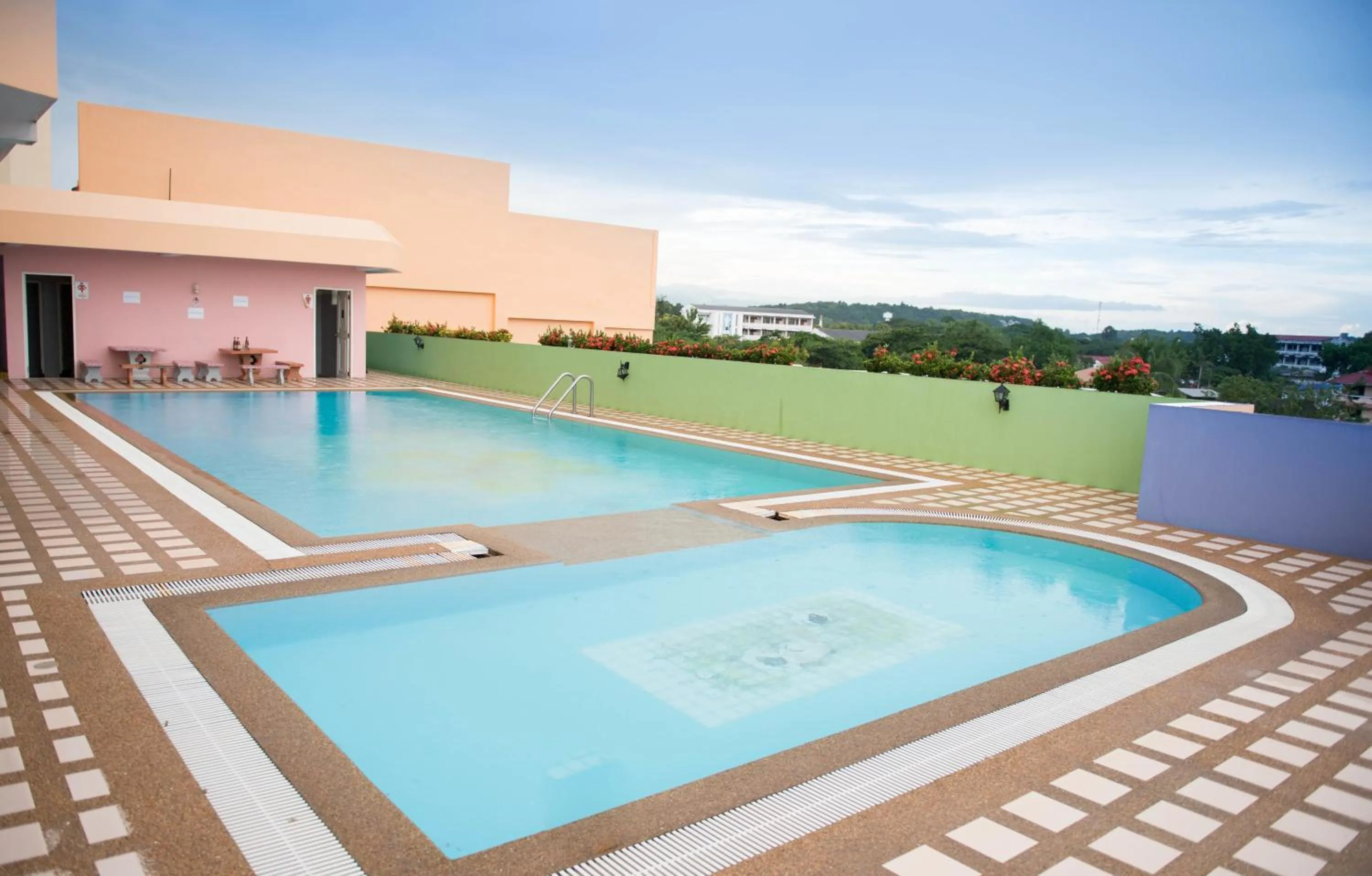 Swimming pool in Phayao Gateway Hotel