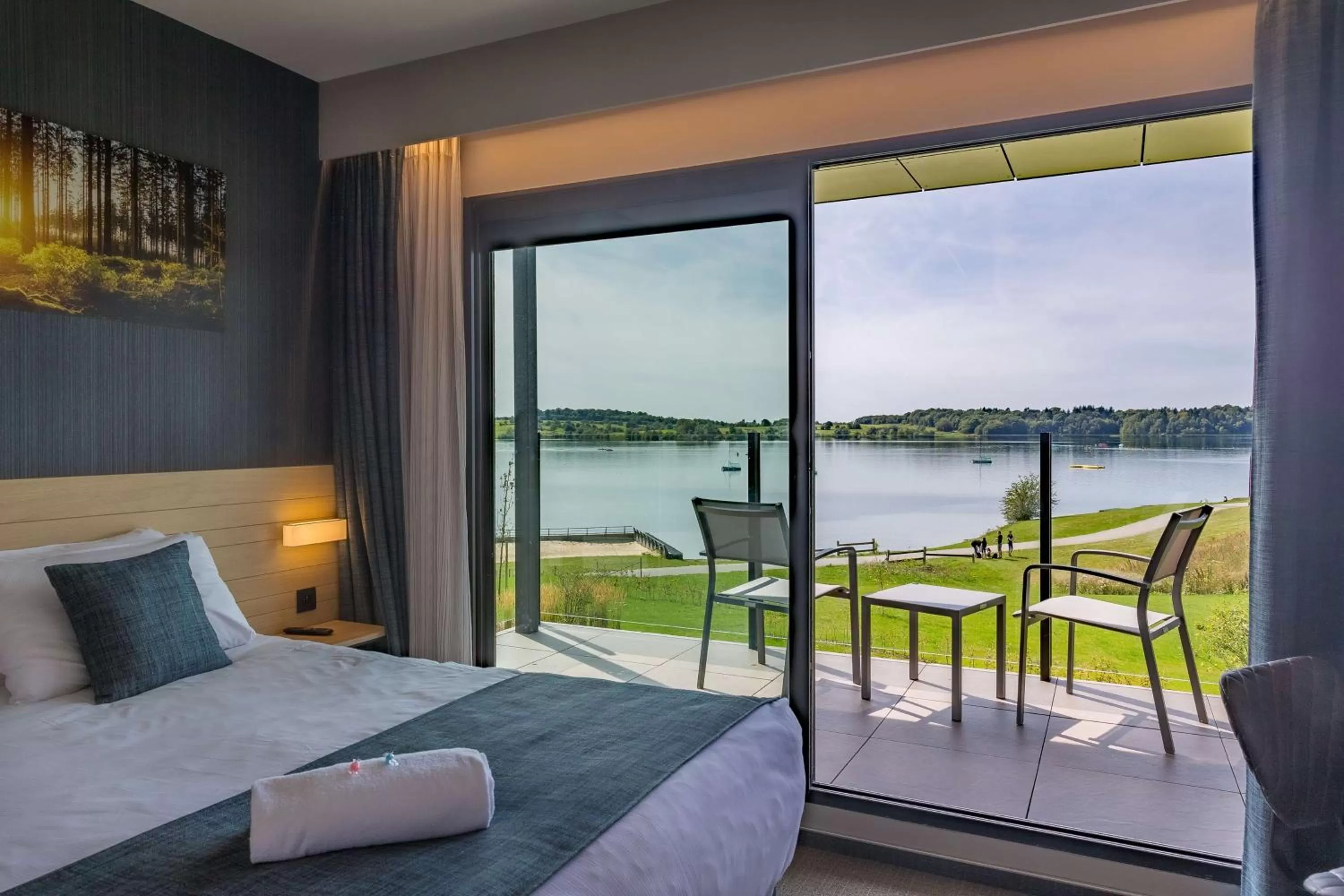 Photo of the whole room, Bed in Golden Lakes Hotel