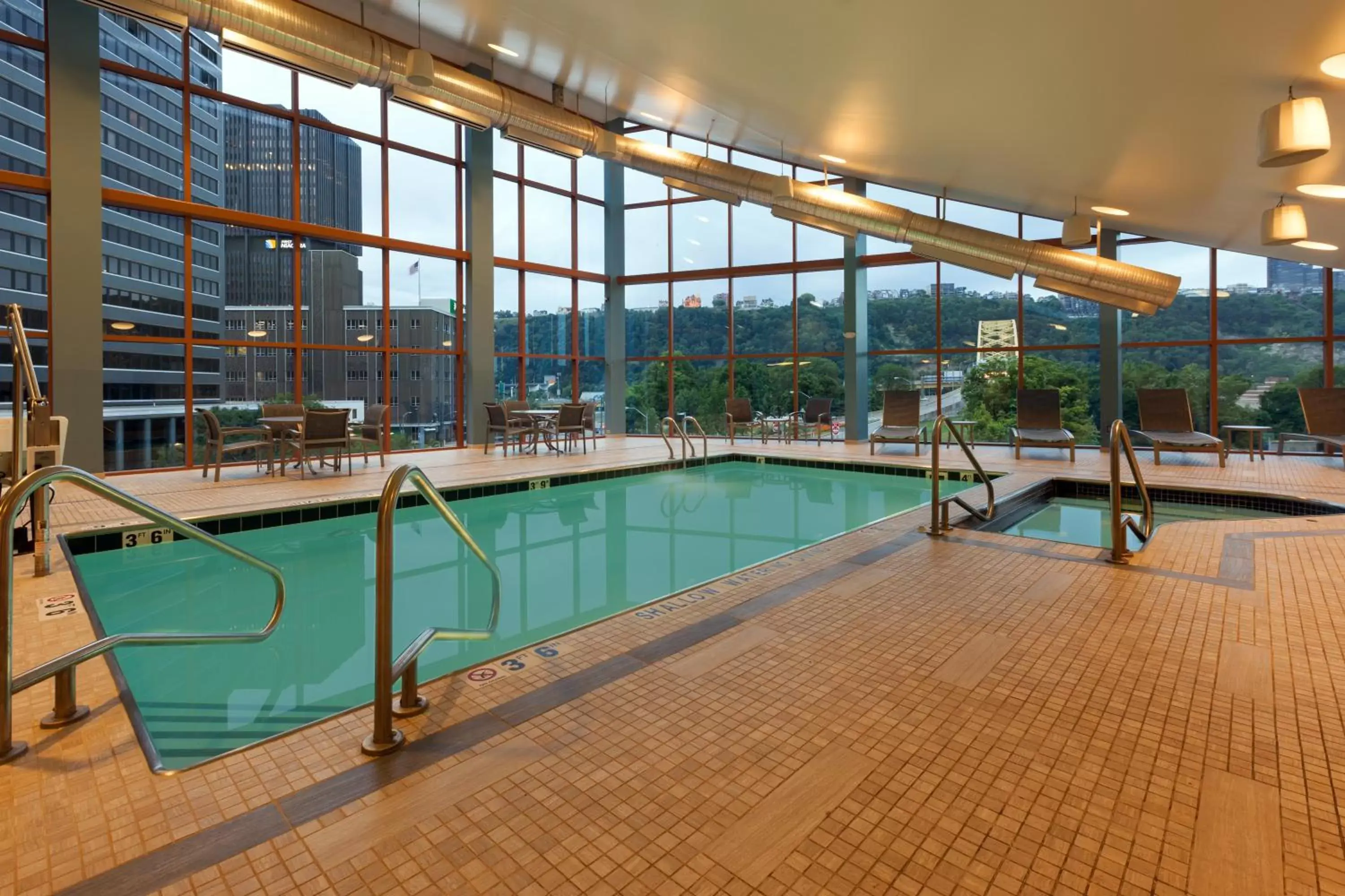 Swimming pool in Wyndham Grand Pittsburgh Swimming pool in Wyndham Grand Pittsburgh