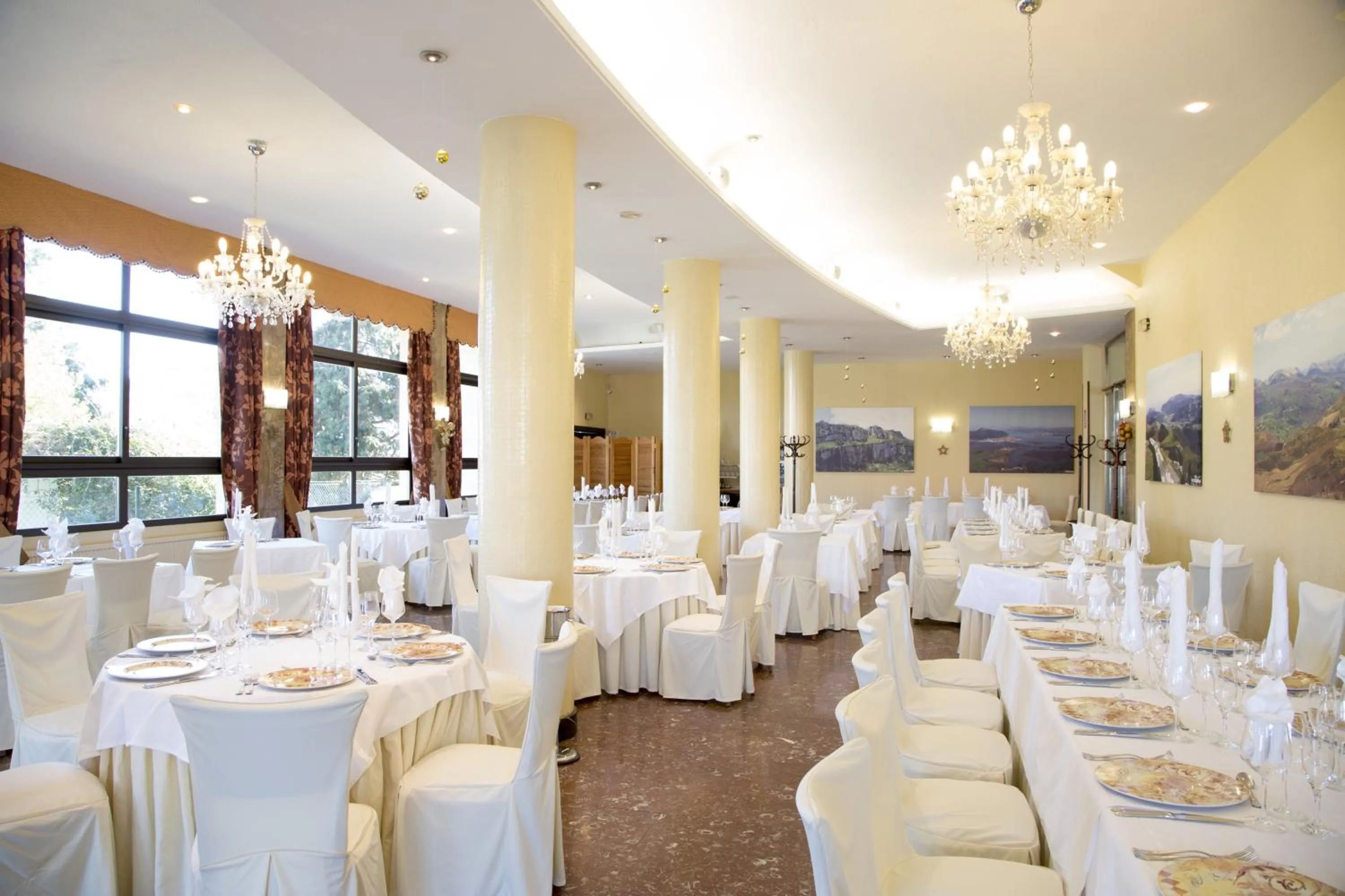 Restaurant/places to eat in Hotel Cosmopol