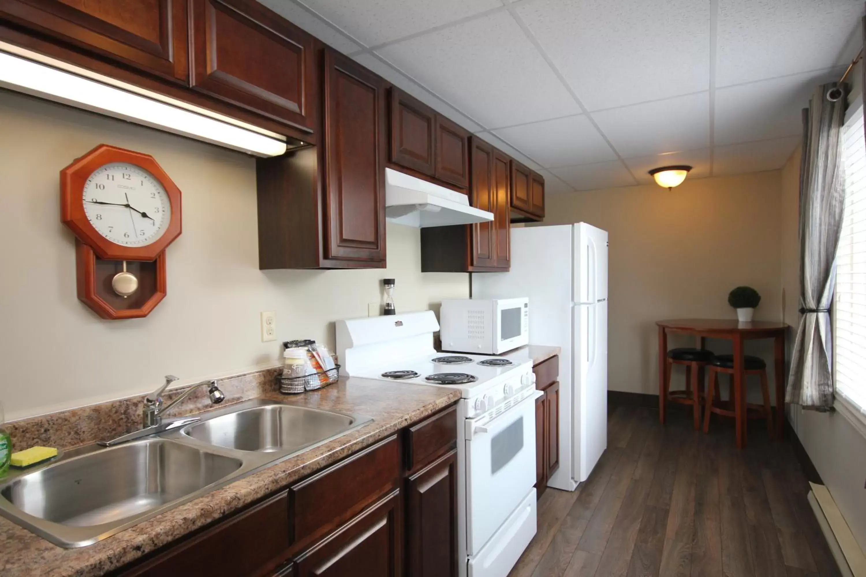 Kitchen or kitchenette, Kitchen/Kitchenette in St Andrews Inn & Suites