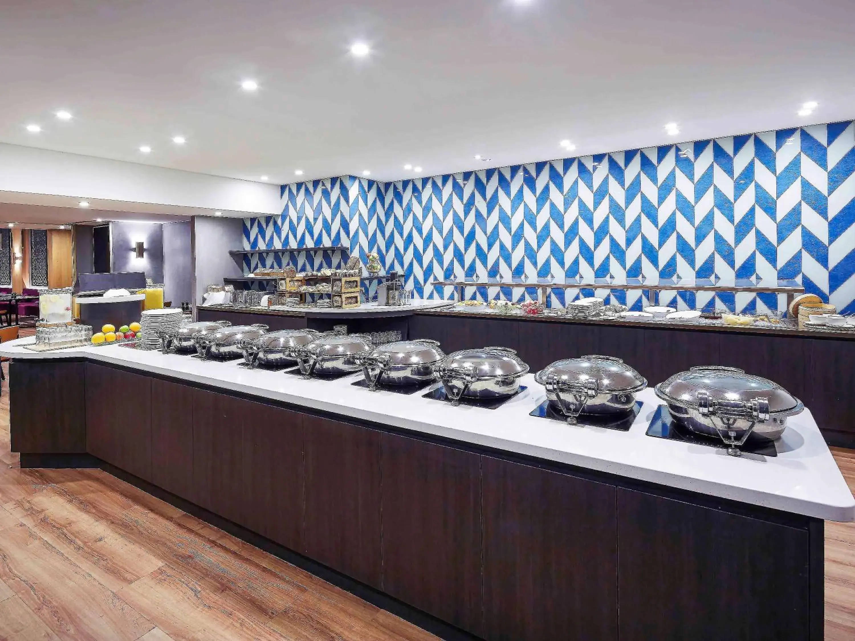 Restaurant/places to eat, Kitchen/Kitchenette in Mercure Perth