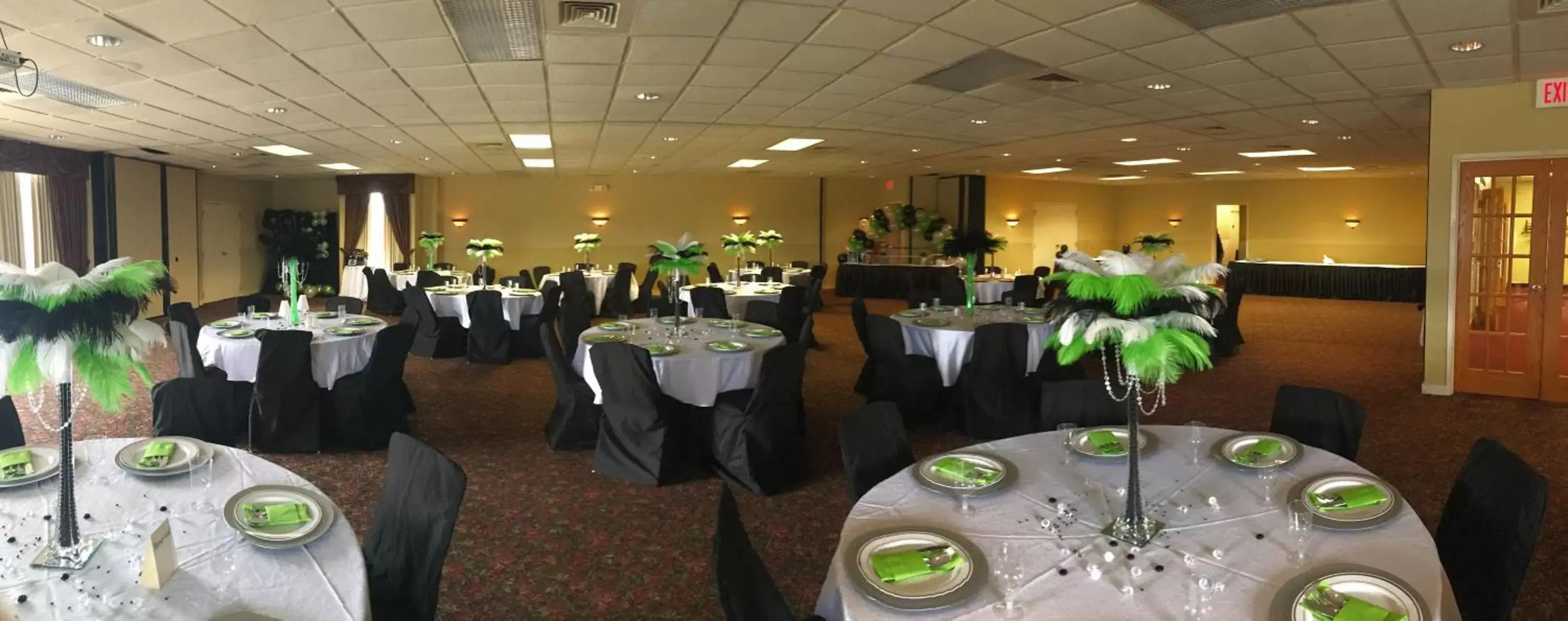 Banquet/Function facilities, Restaurant/Places to Eat in Days Hotel by Wyndham Danville Conference Center