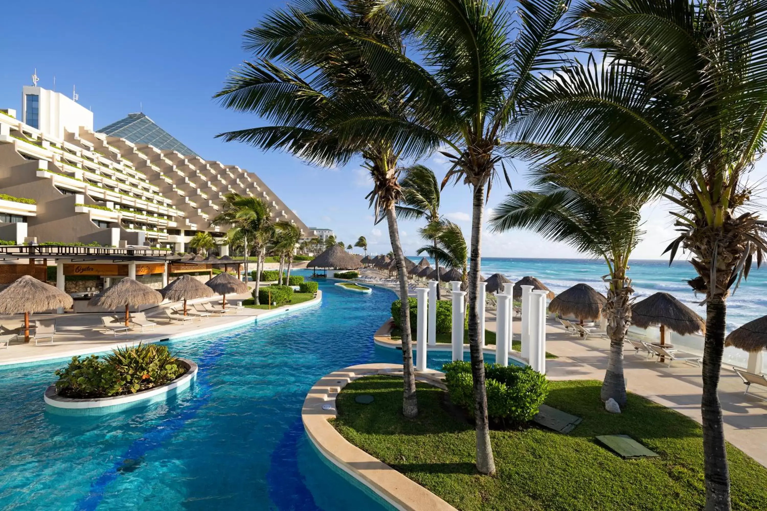 Swimming Pool in Paradisus Cancun All Inclusive