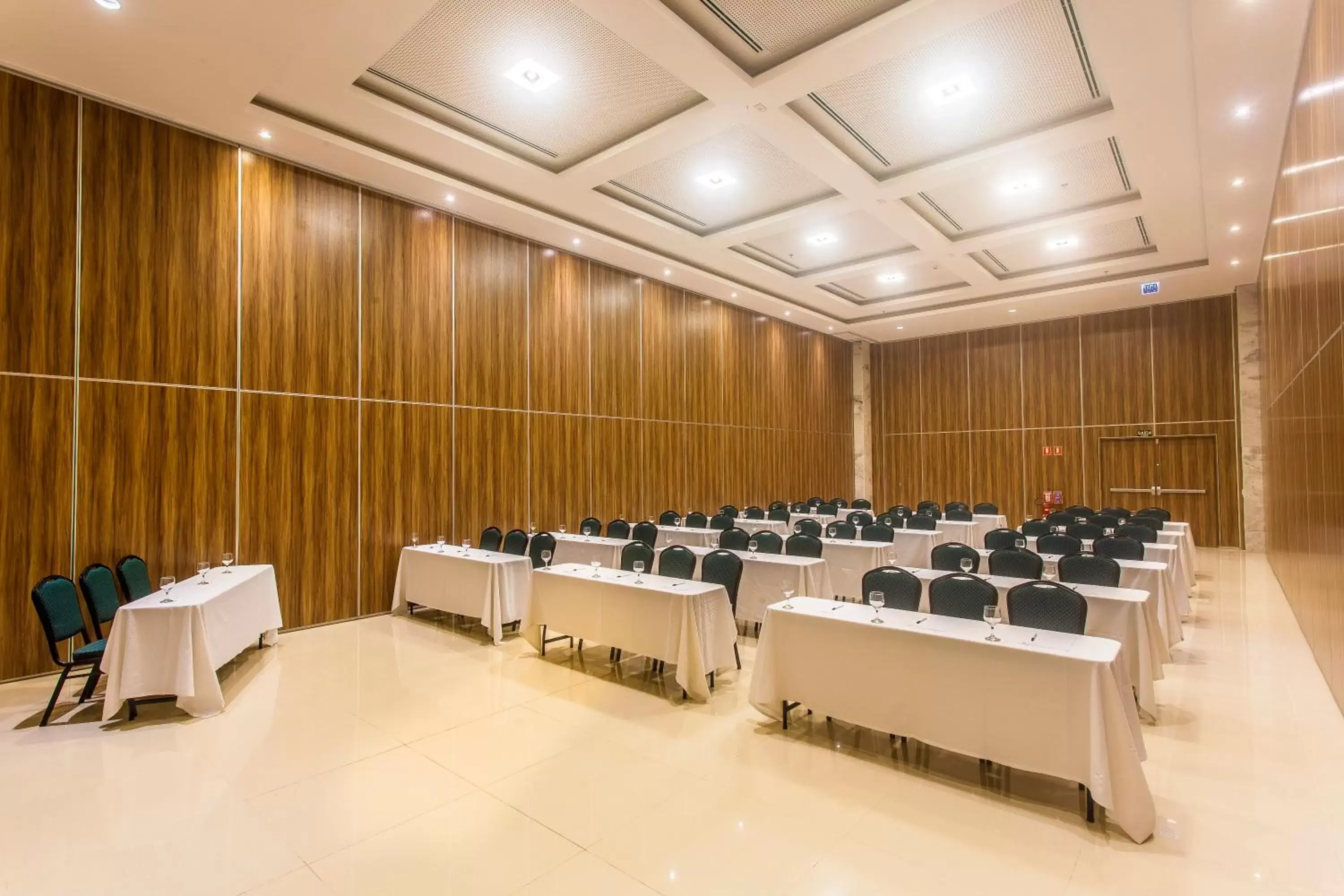 Meeting/conference room in Holiday Inn Natal, an IHG Hotel