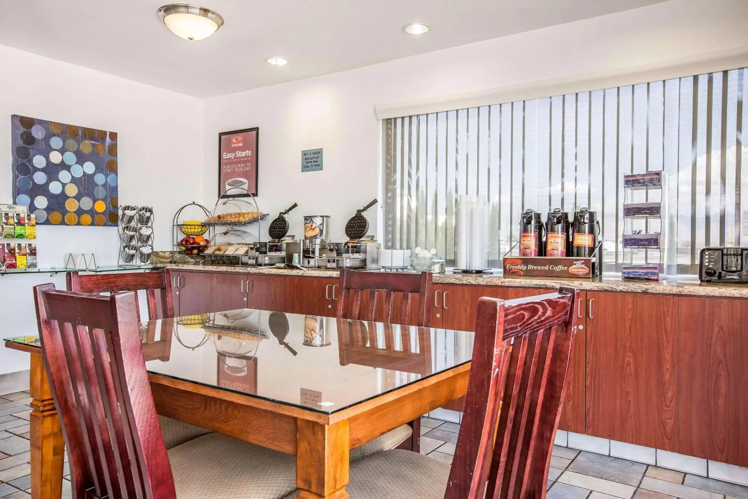 Restaurant/Places to Eat in Econo Lodge Inn & Suites near China Lake Naval Station