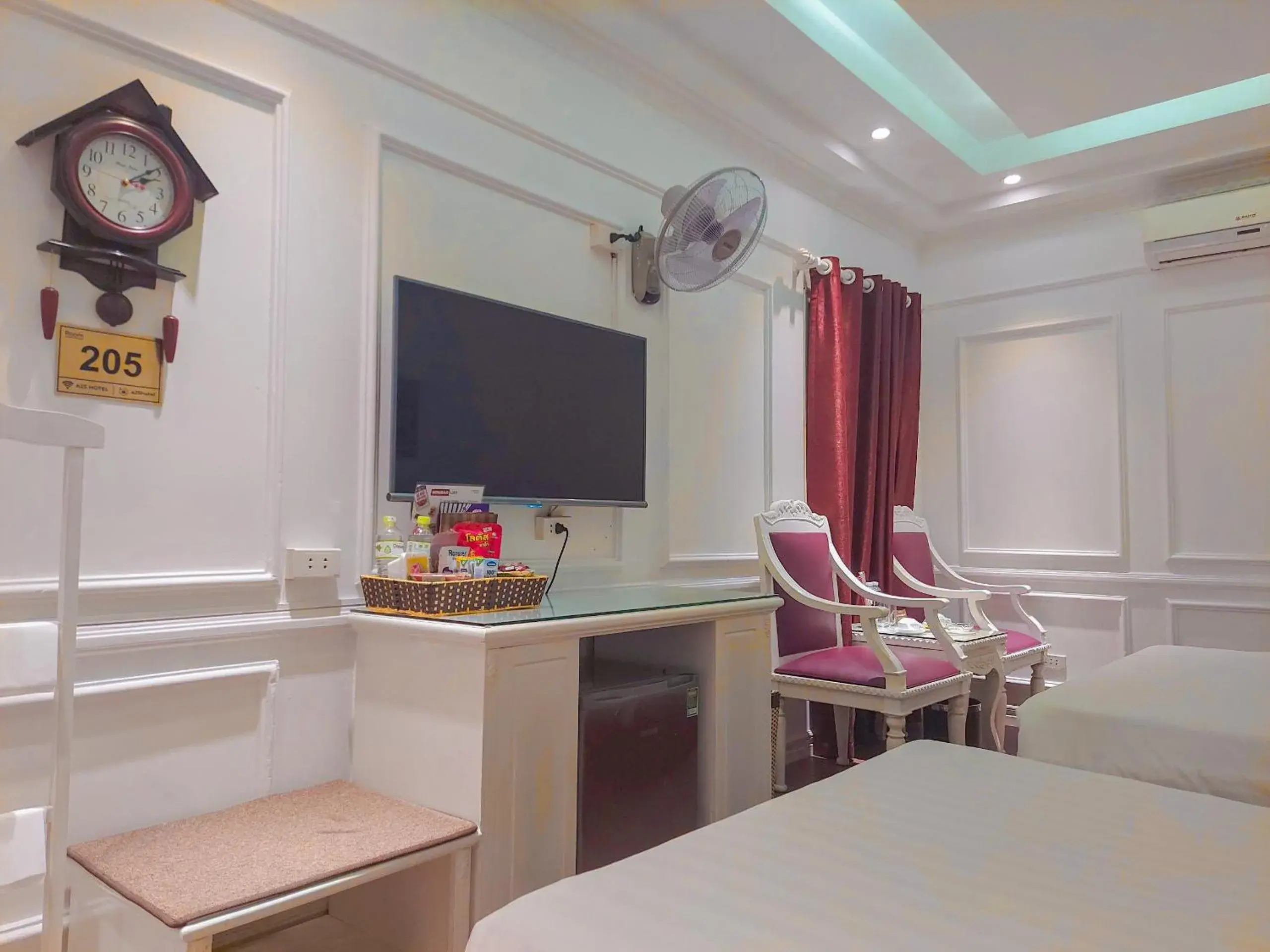 hair dresser, TV/Entertainment Center in A25 Hotel - Dịch Vọng Hậu