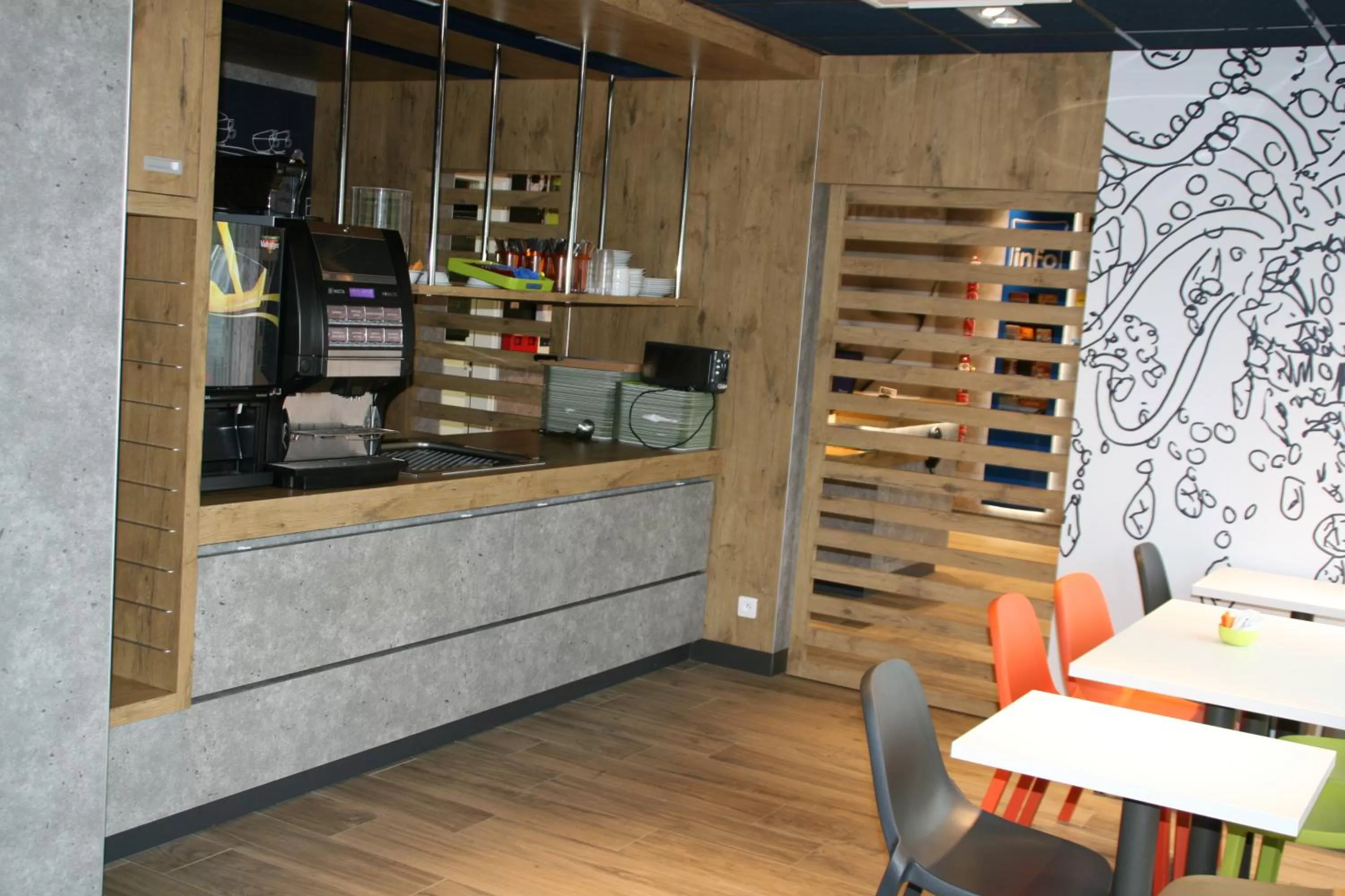 Restaurant/places to eat in ibis budget Saint Pourcain