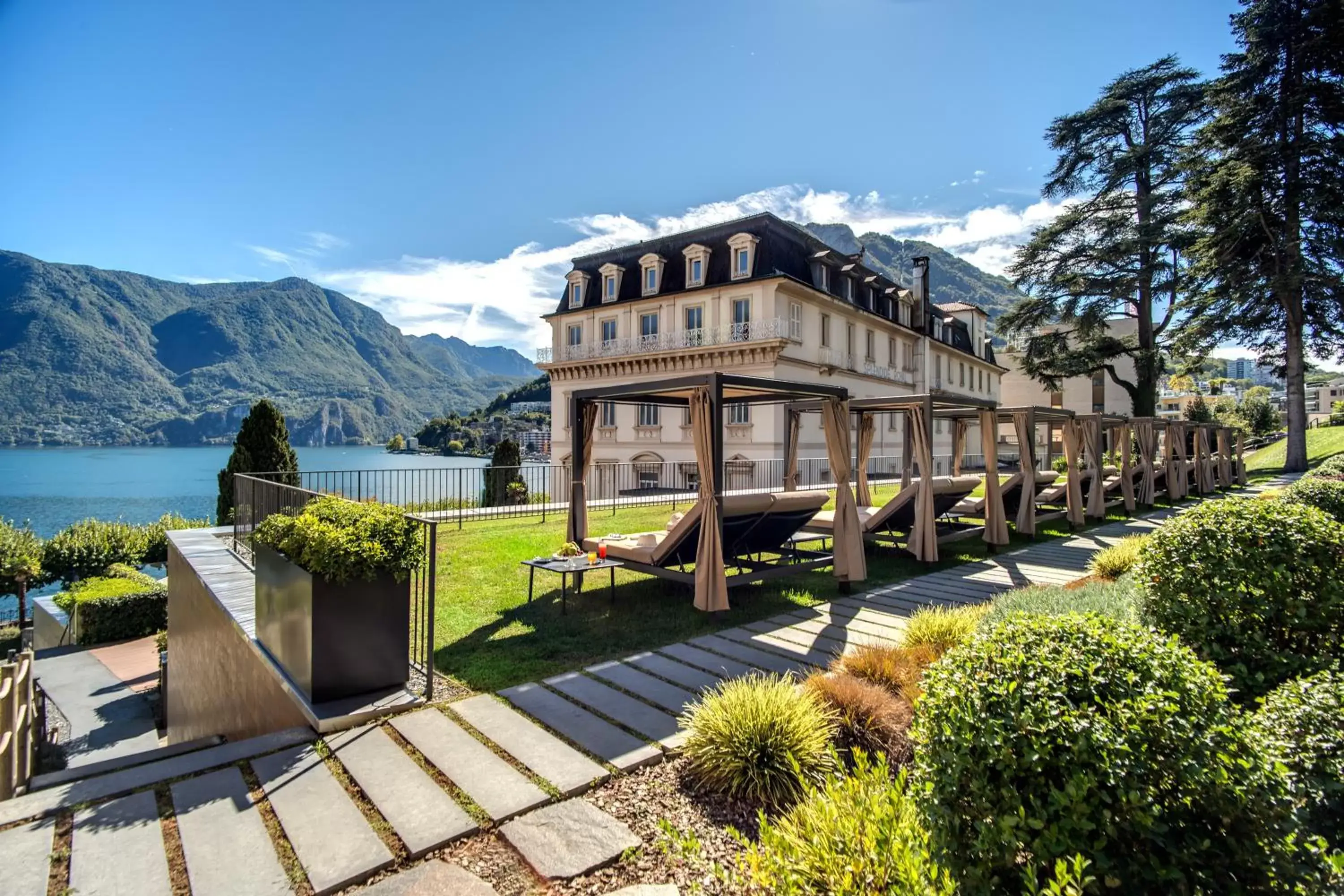 Swimming pool, Property Building in Hotel Splendide Royal