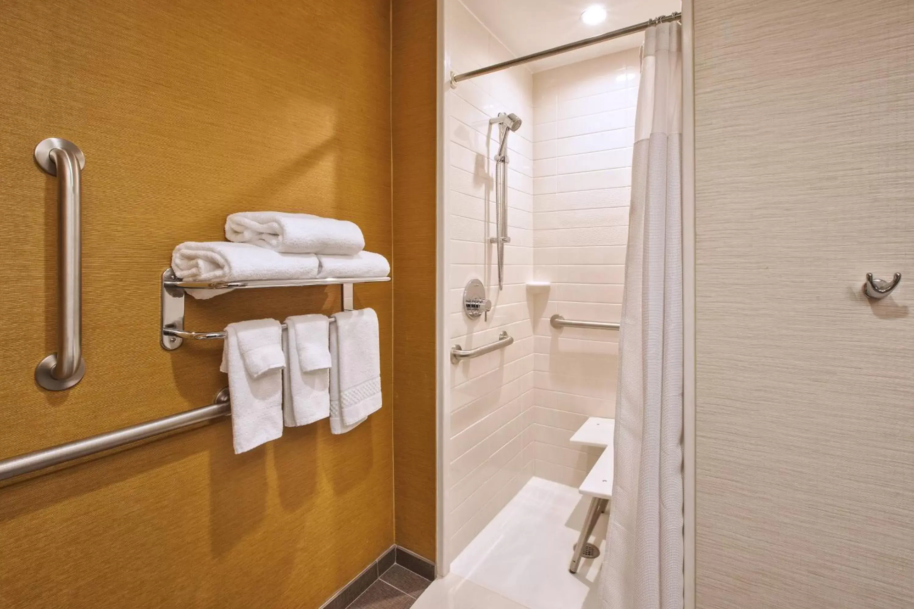 Bathroom in Fairfield Inn & Suites by Marriott Plattsburgh