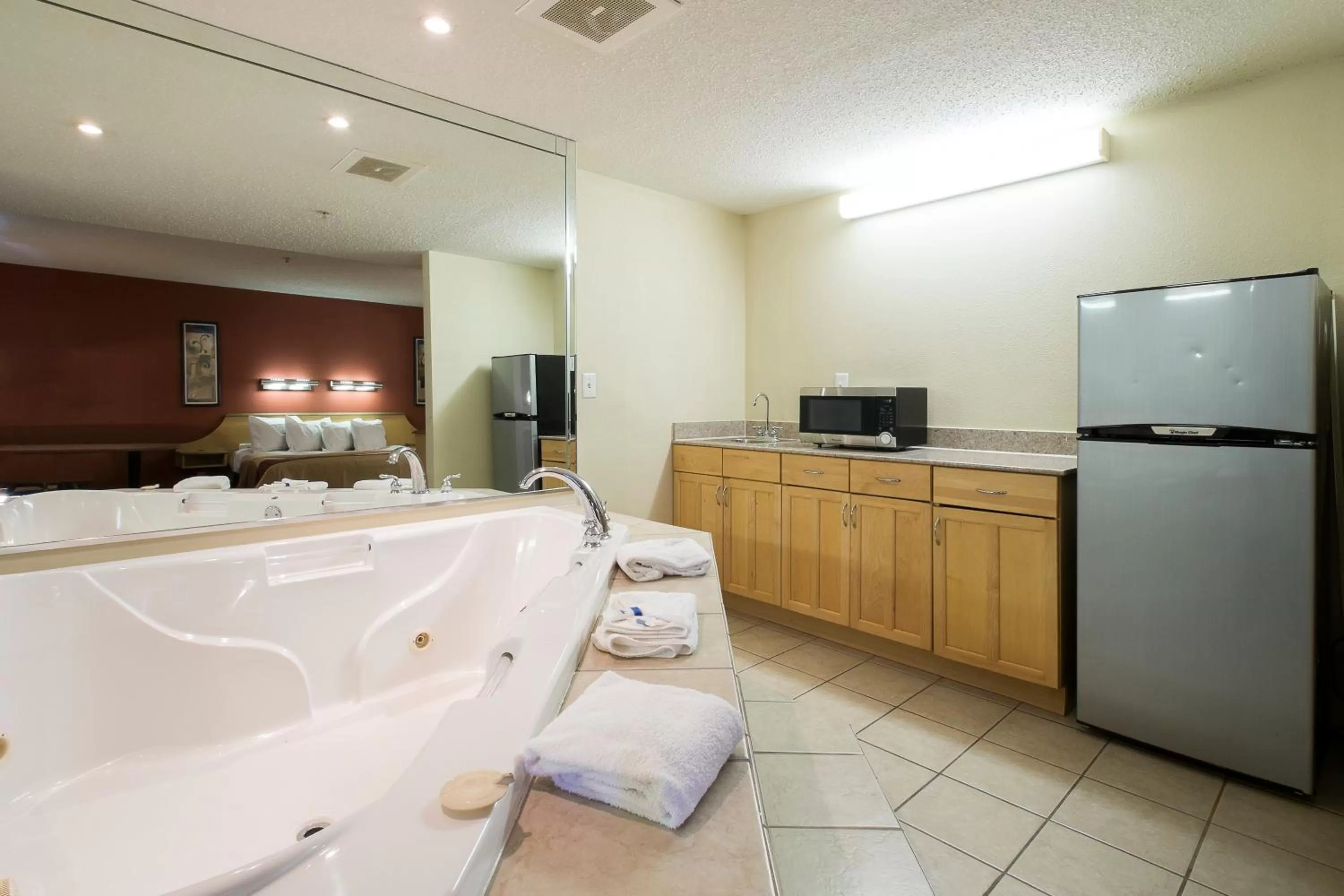 Photo of the whole room in Red Roof Inn & Suites Philadelphia - Bellmawr