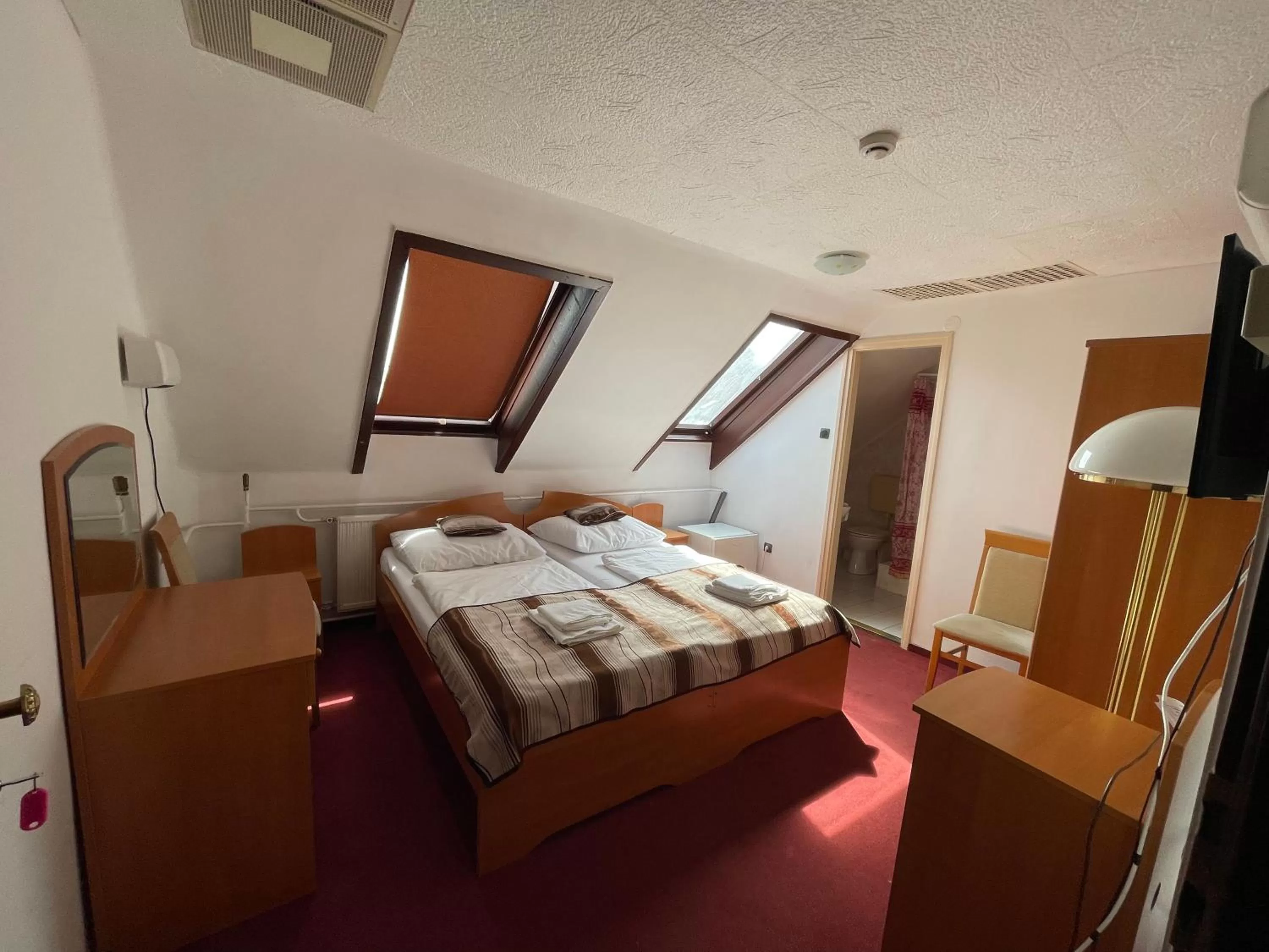 Bed in Hotel Minaret&Étterem