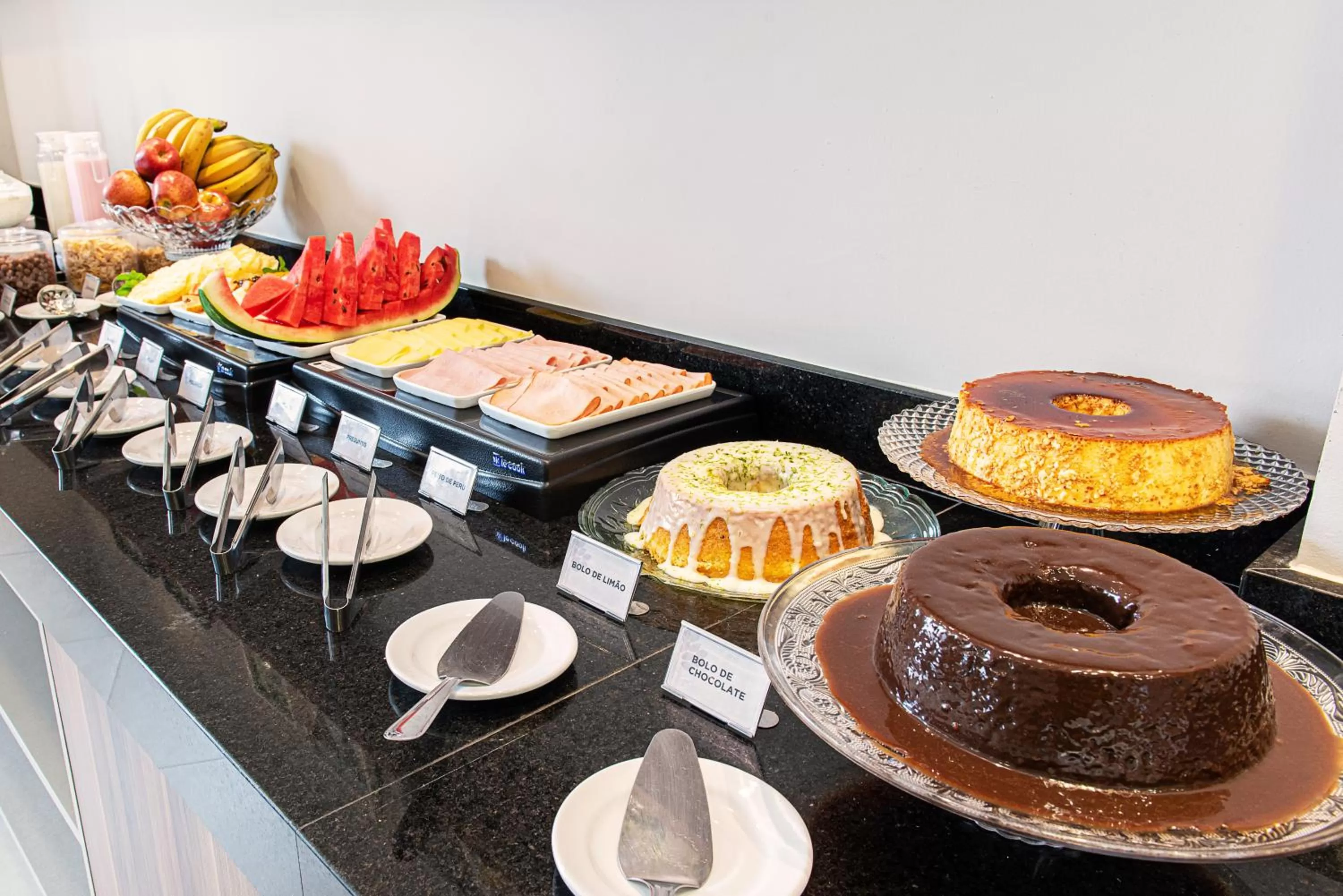 Food in Florida Mall & Suites