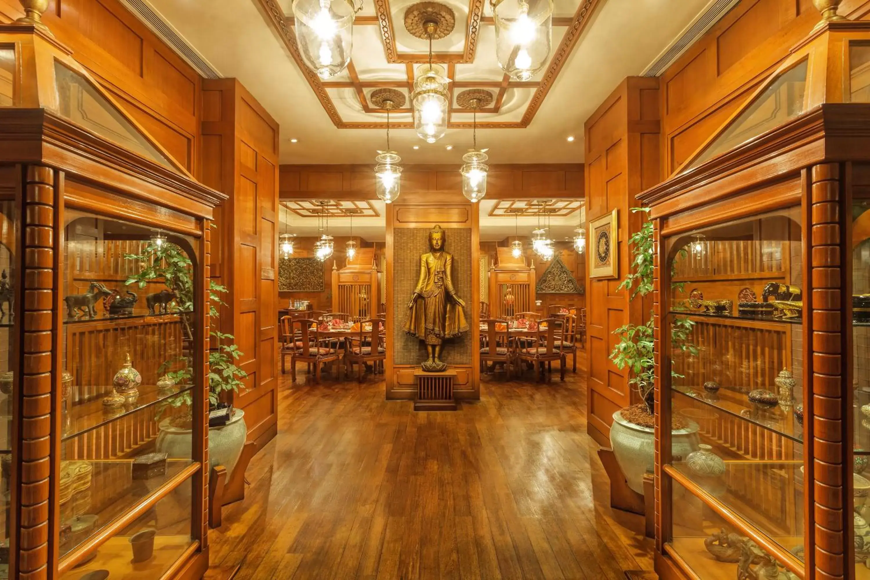 Restaurant/places to eat in The Oberoi Grand Kolkata Restaurant/places to eat in The Oberoi Grand Kolkata