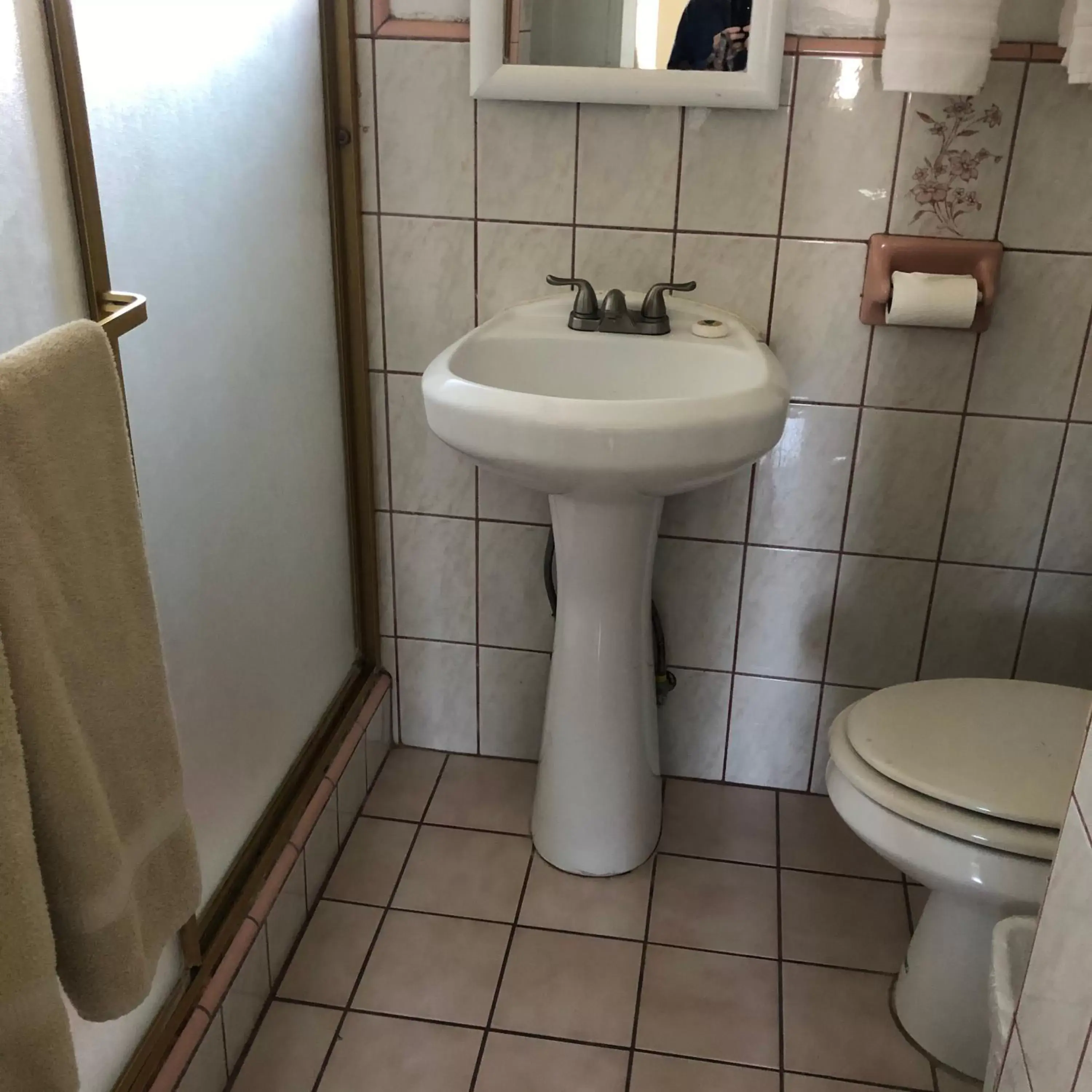 Bathroom in Rest Haven Motel