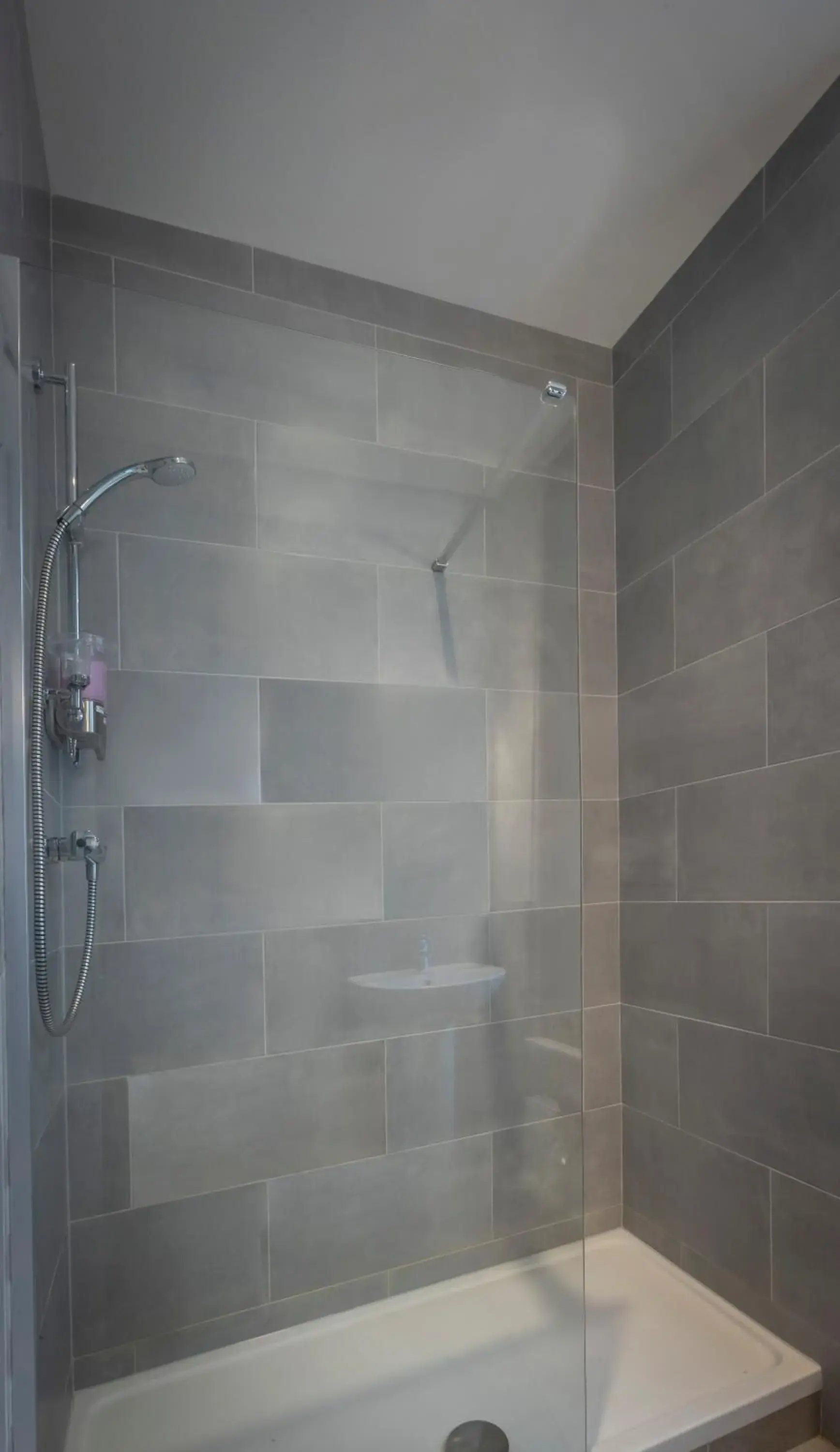 Shower, Bathroom in Fitzsimons Hotel Temple Bar