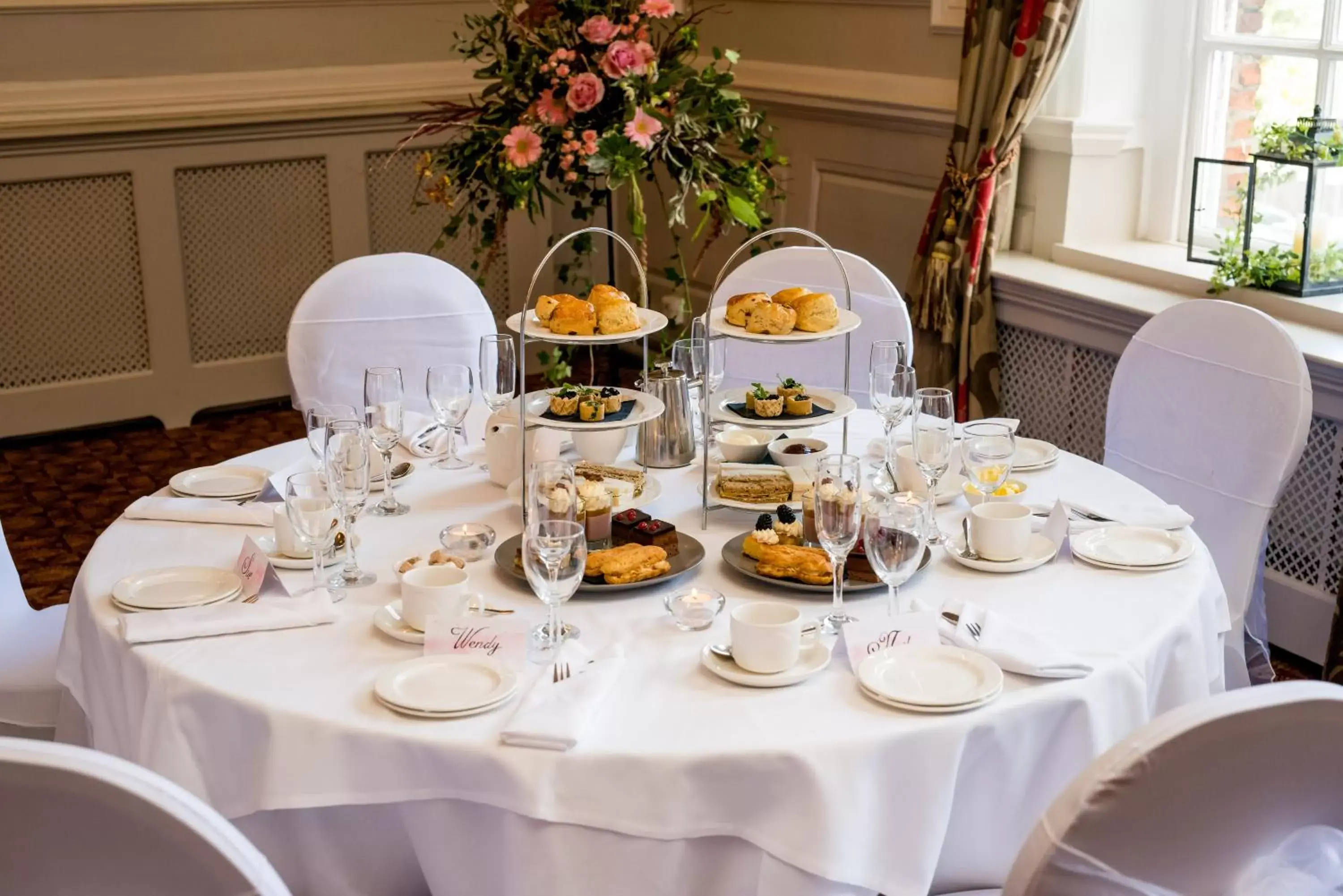 Banquet/Function facilities, Restaurant/Places to Eat in The Maids Head Hotel