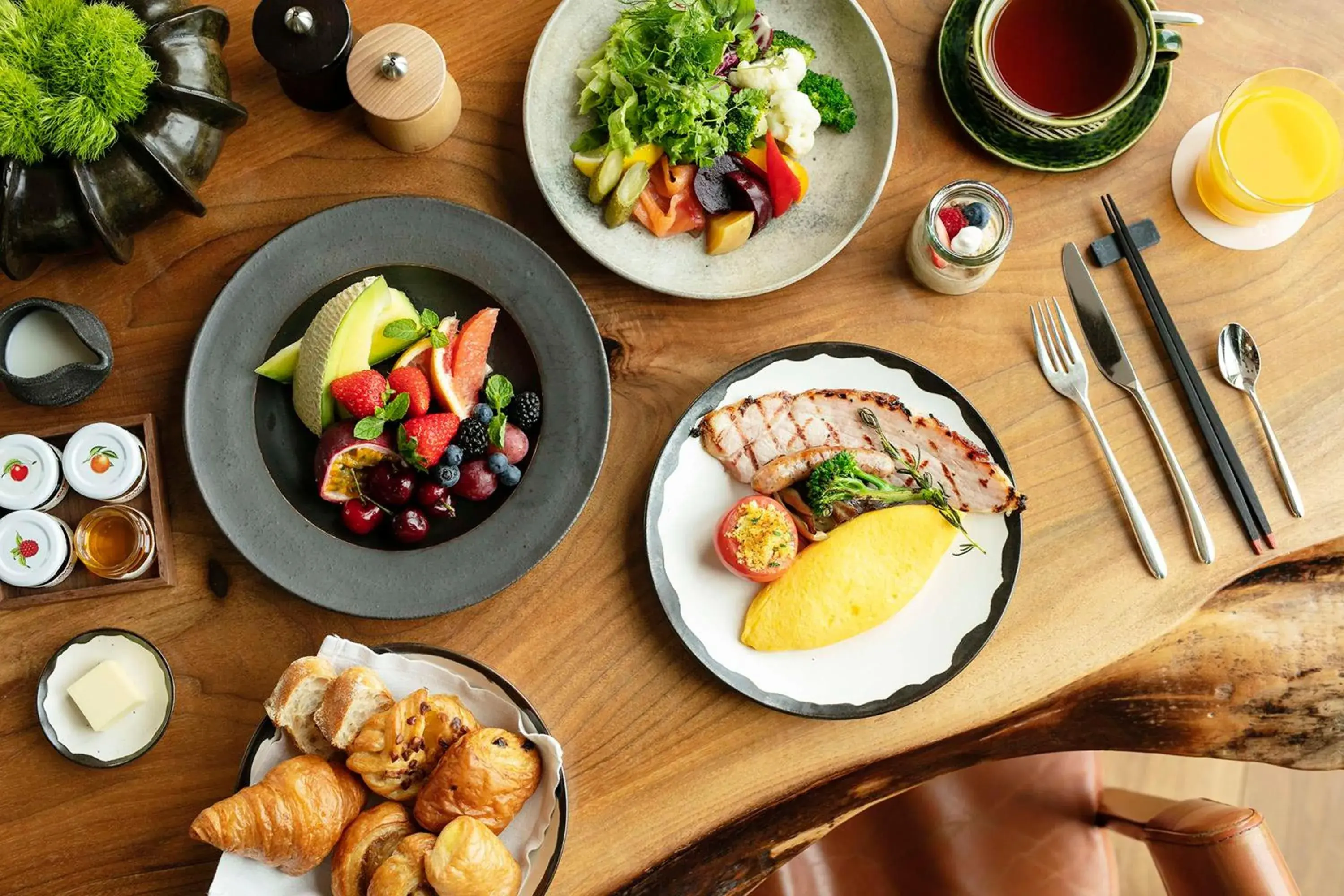 Restaurant/places to eat, Lunch and Dinner in Andaz Tokyo - A Concept by Hyatt