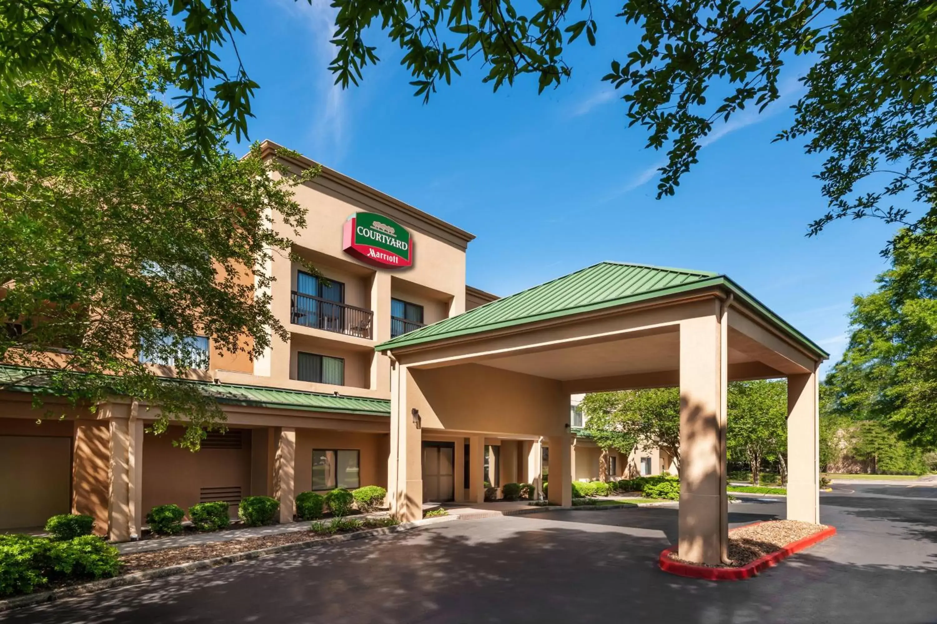 Property Building in Courtyard Lafayette Airport