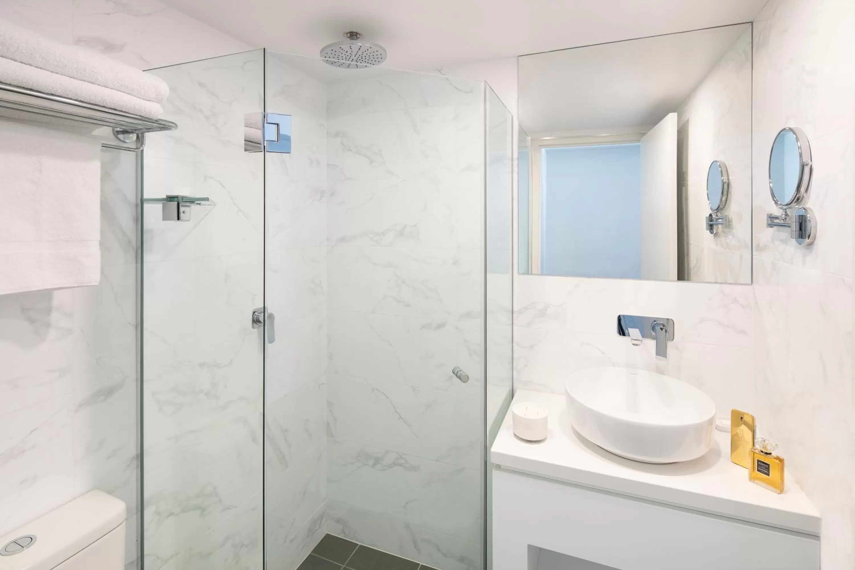 Shower in ibis Sydney World Square