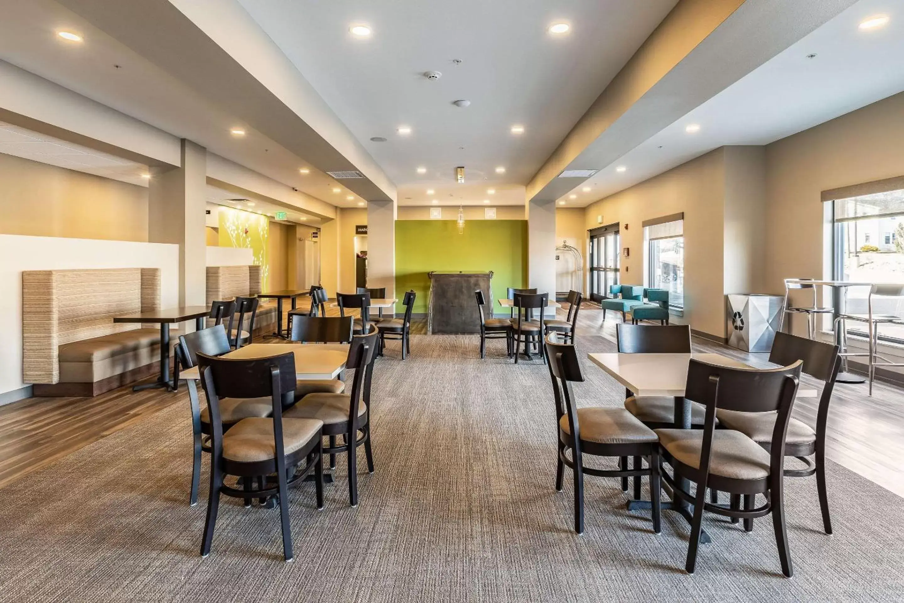 Restaurant/Places to Eat in Sleep Inn & Suites Mt. Hope near Auction & Event Center