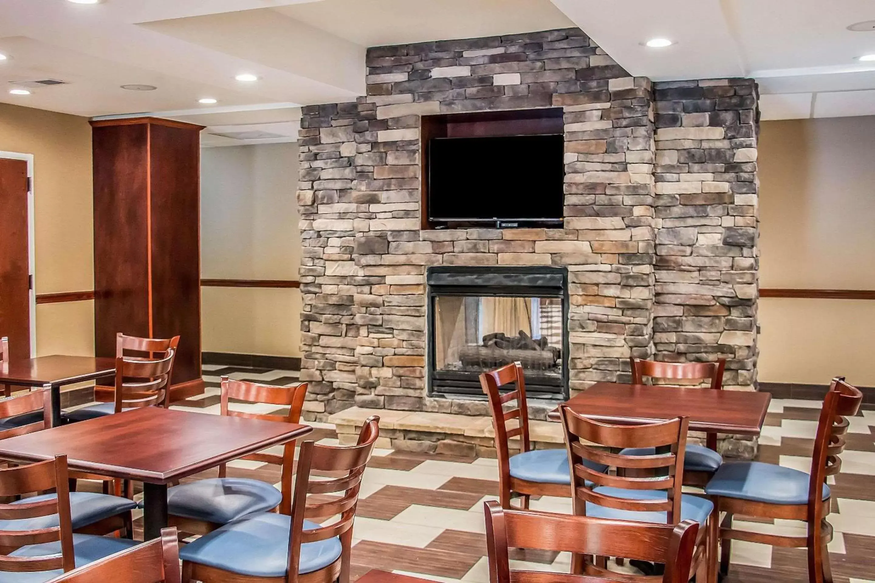 Restaurant/Places to Eat in Comfort Suites Bluffton-Hilton Head Island