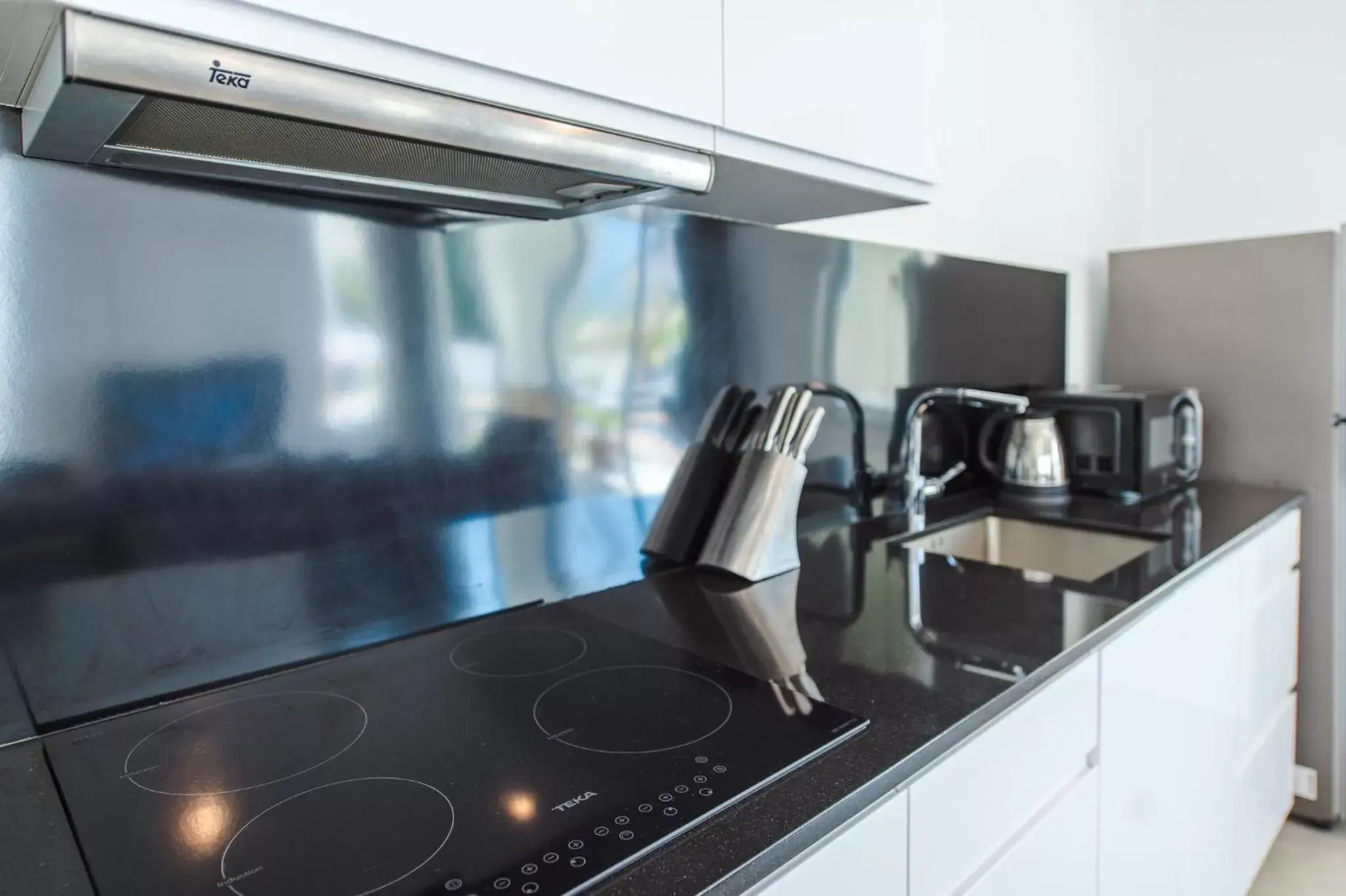 Kitchen/Kitchenette in Oriental Beach Pearl Resort