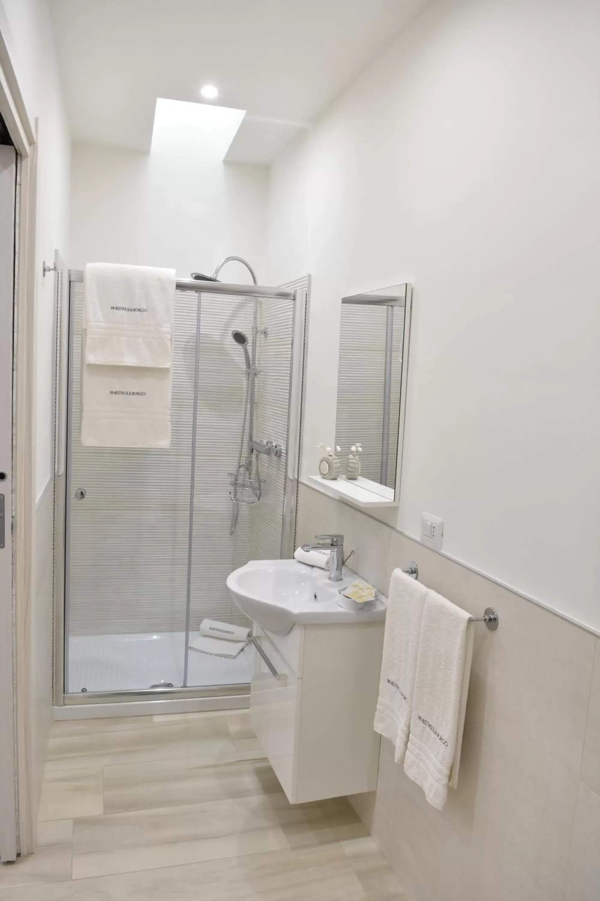 Shower, Bathroom in Finestre sul Borgo