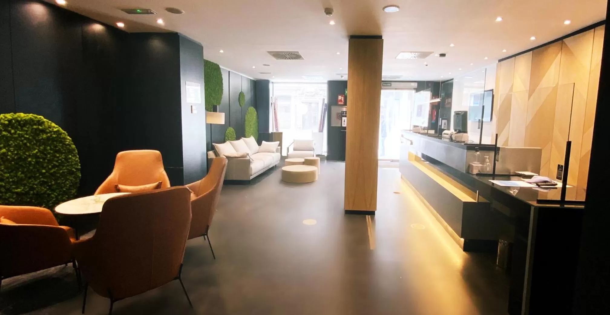 Lobby or reception in Ilunion Almirante