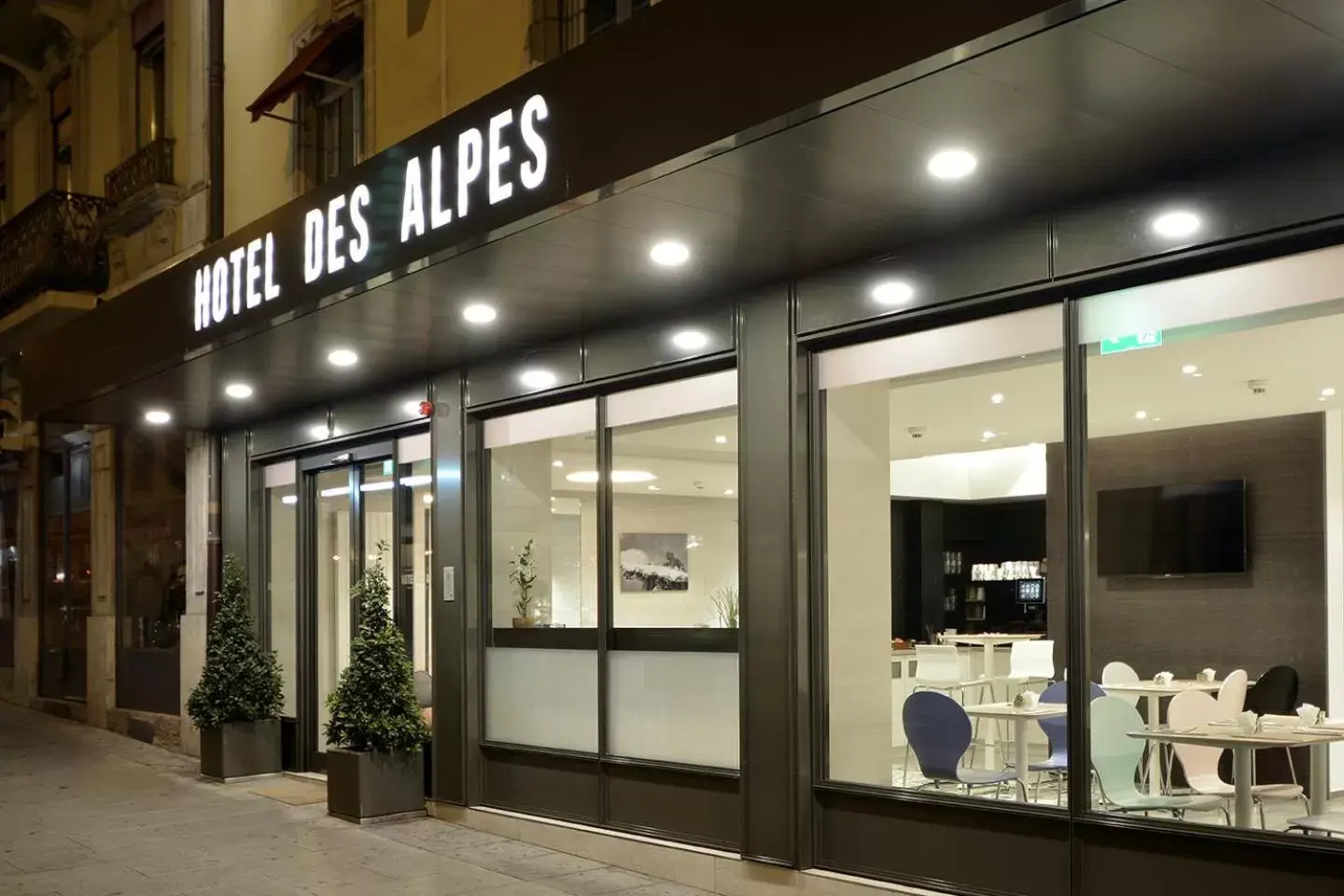 Facade/entrance in Hotel des Alpes