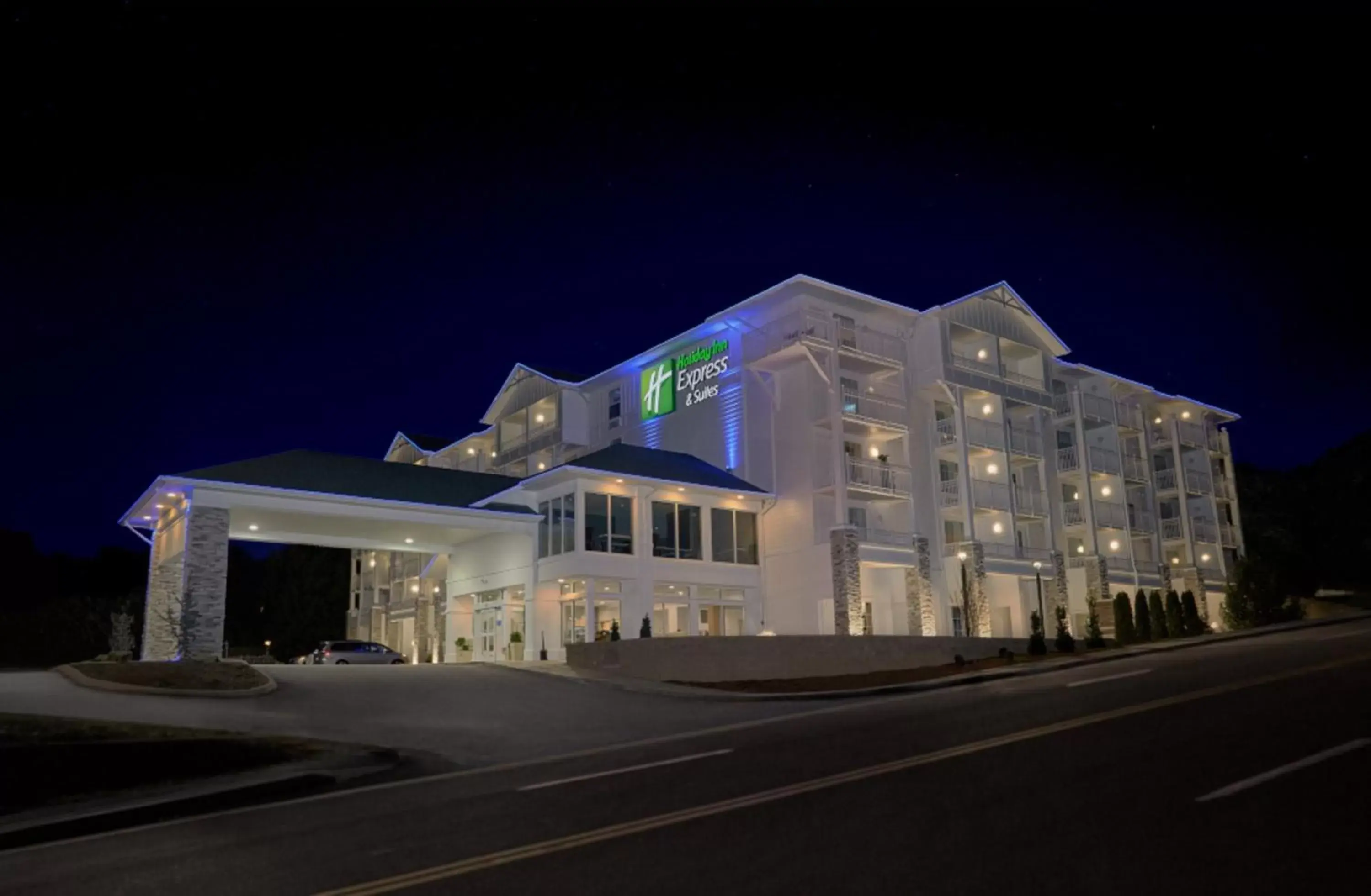 Property Building in Holiday Inn Express Pigeon Forge – Sevierville, an IHG Hotel