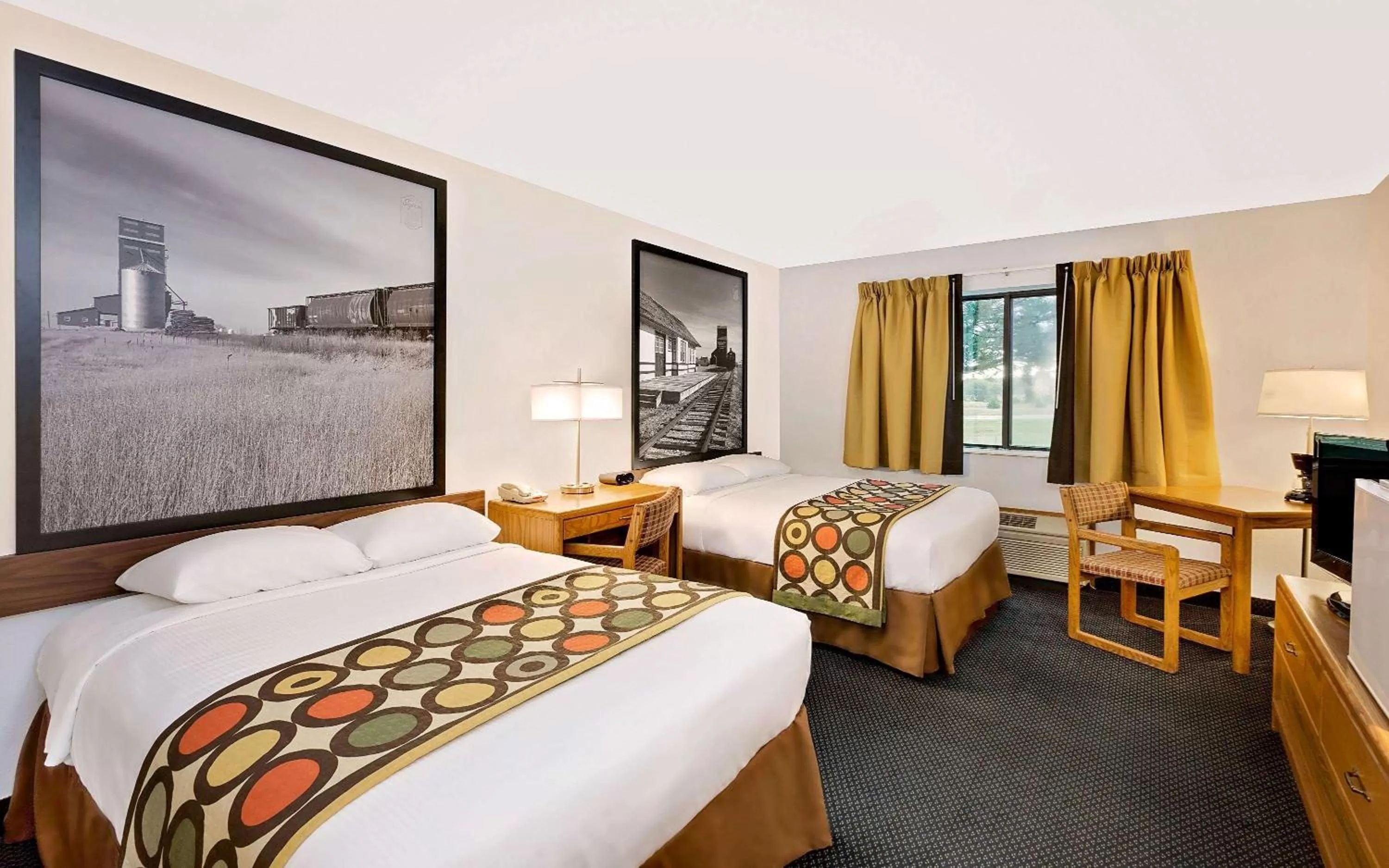 Photo of the whole room, Bed in Super 8 by Wyndham St. James