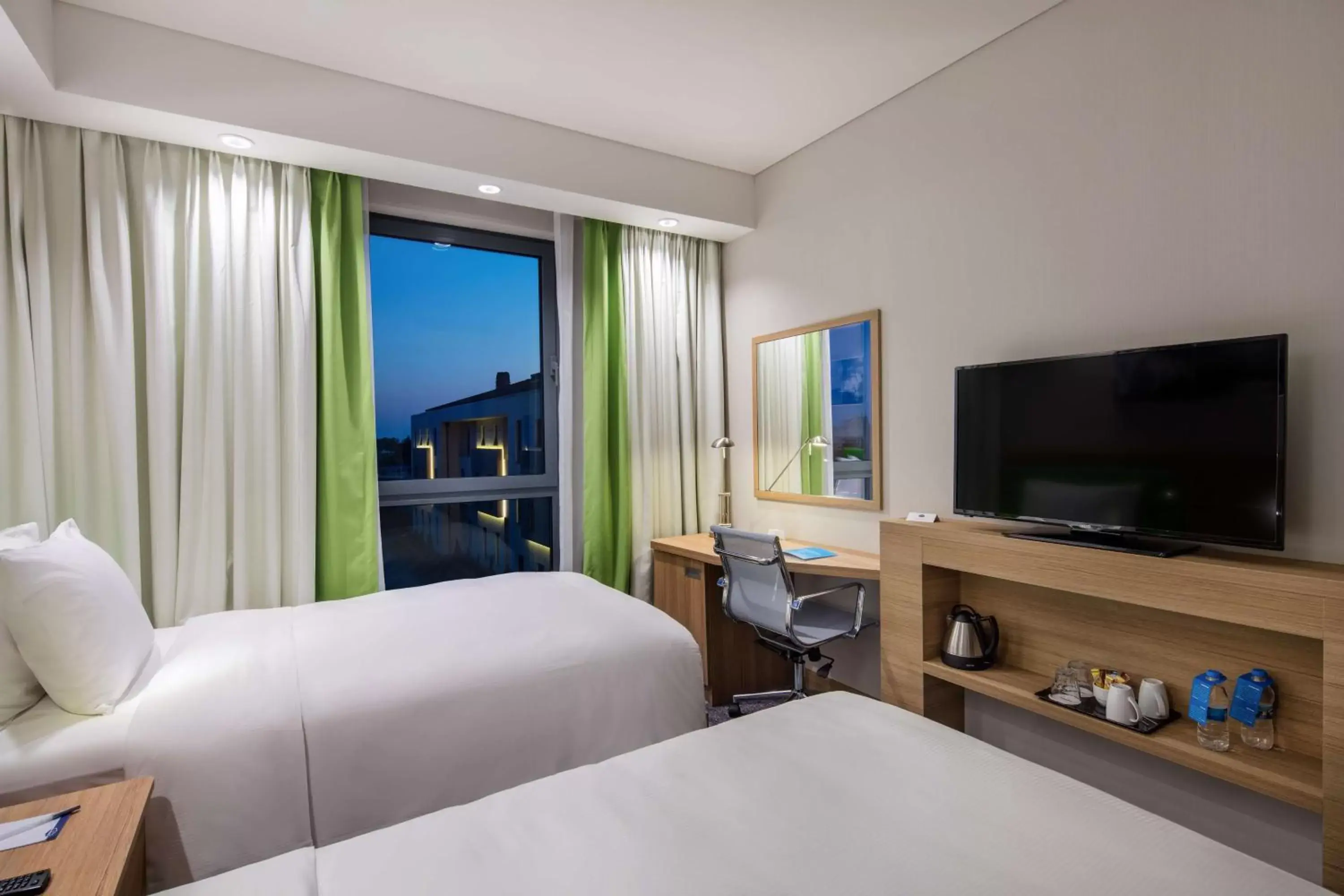 Bedroom, TV/Entertainment Center in Hampton by Hilton Istanbul Zeytinburnu
