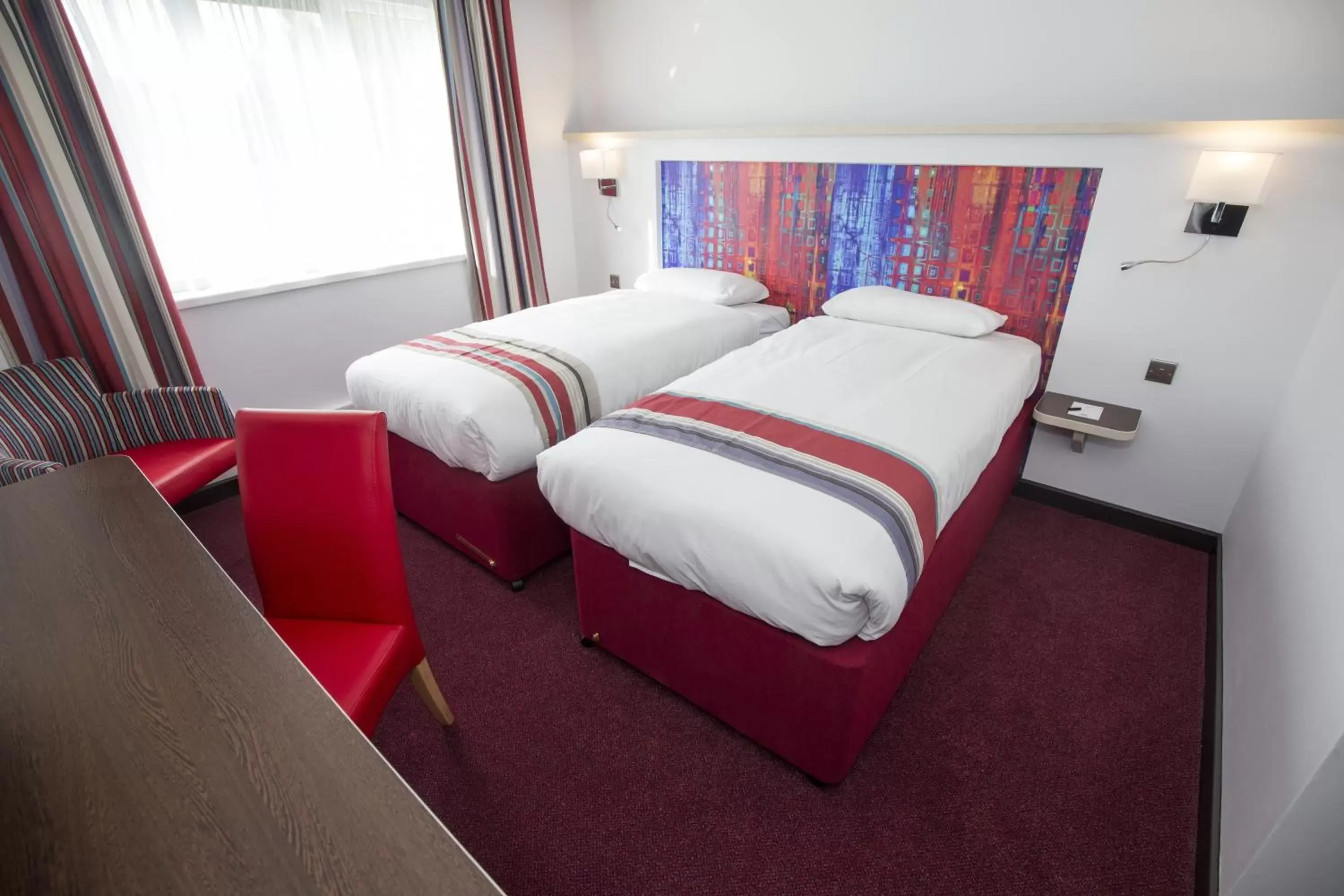 Photo of the whole room, Bed in Ramada Milton Keynes