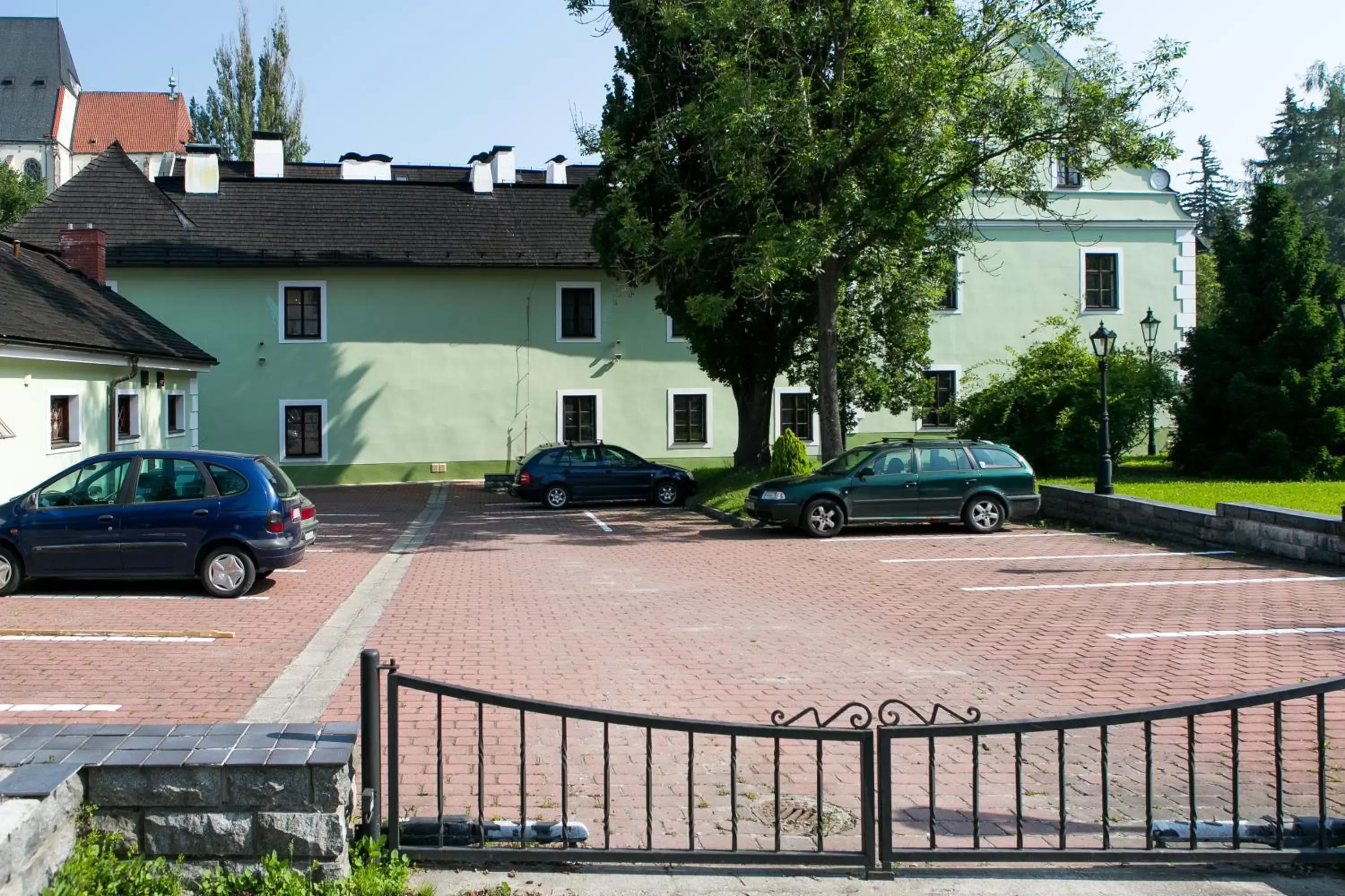 Property building in Rožmberský dvůr Property building in Rožmberský dvůr