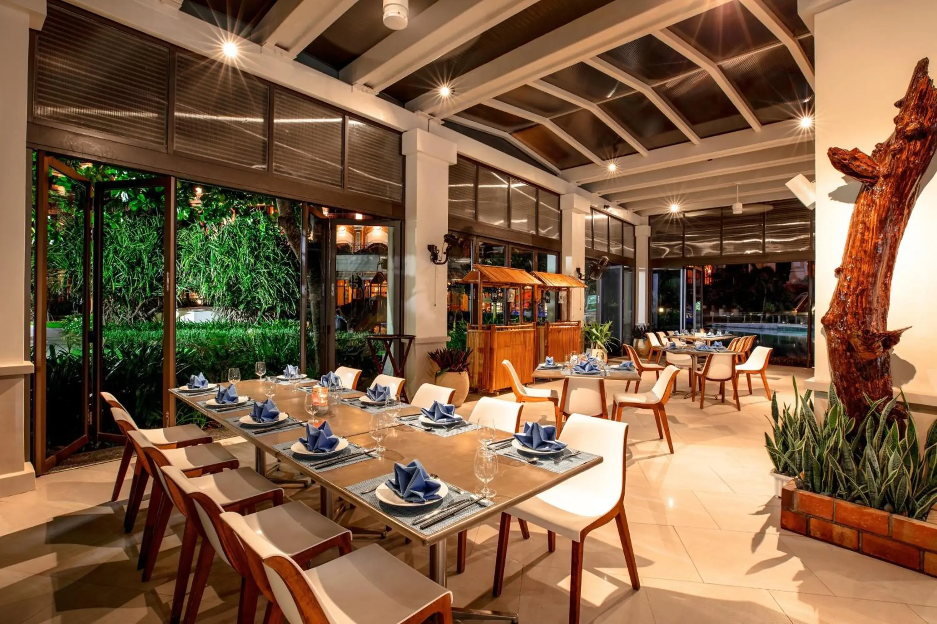 Restaurant/places to eat in InterContinental Grand Ho Tram Restaurant/places to eat in InterContinental Grand Ho Tram