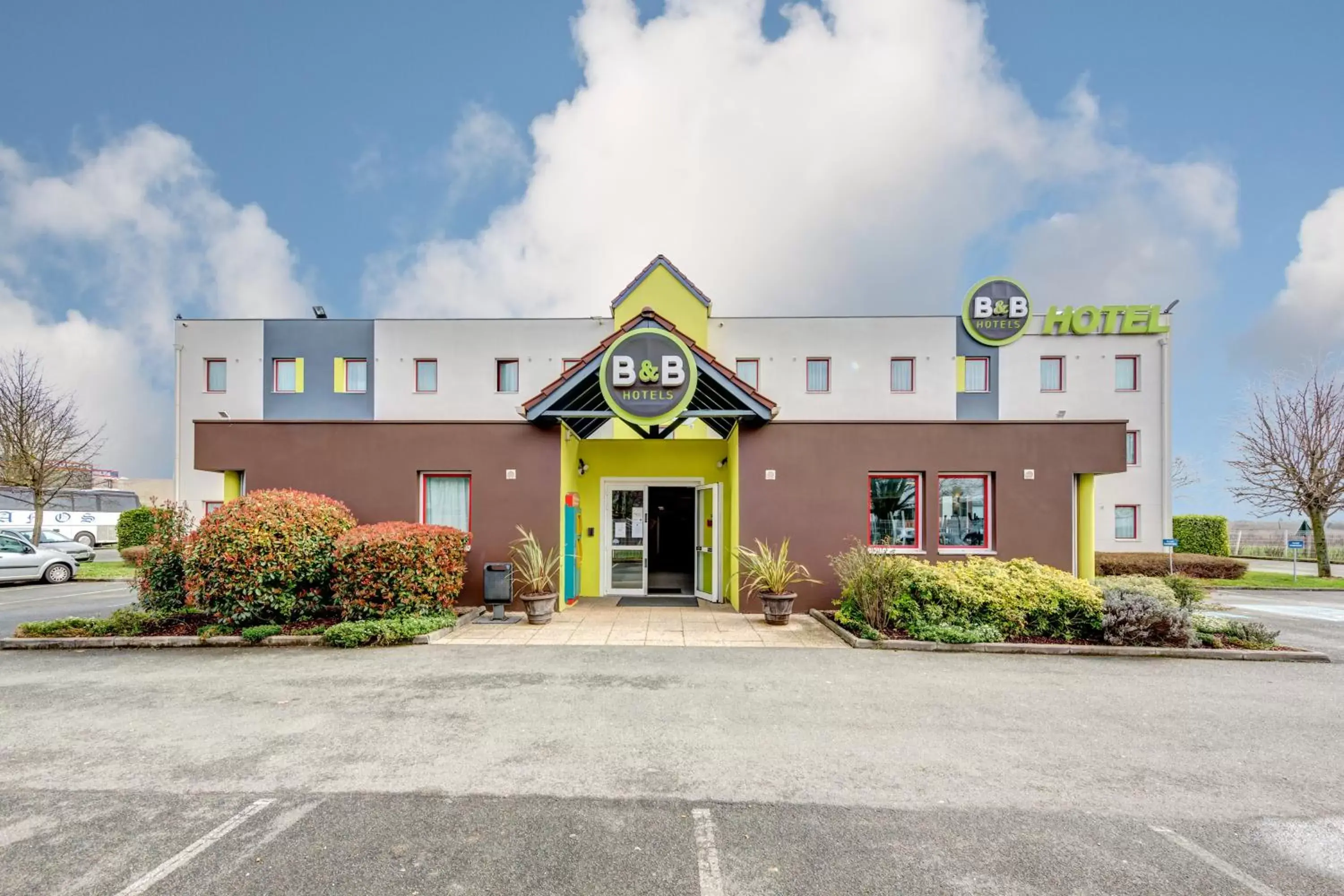 Facade/entrance, Property Building in B&B HOTEL Goussainville CDG