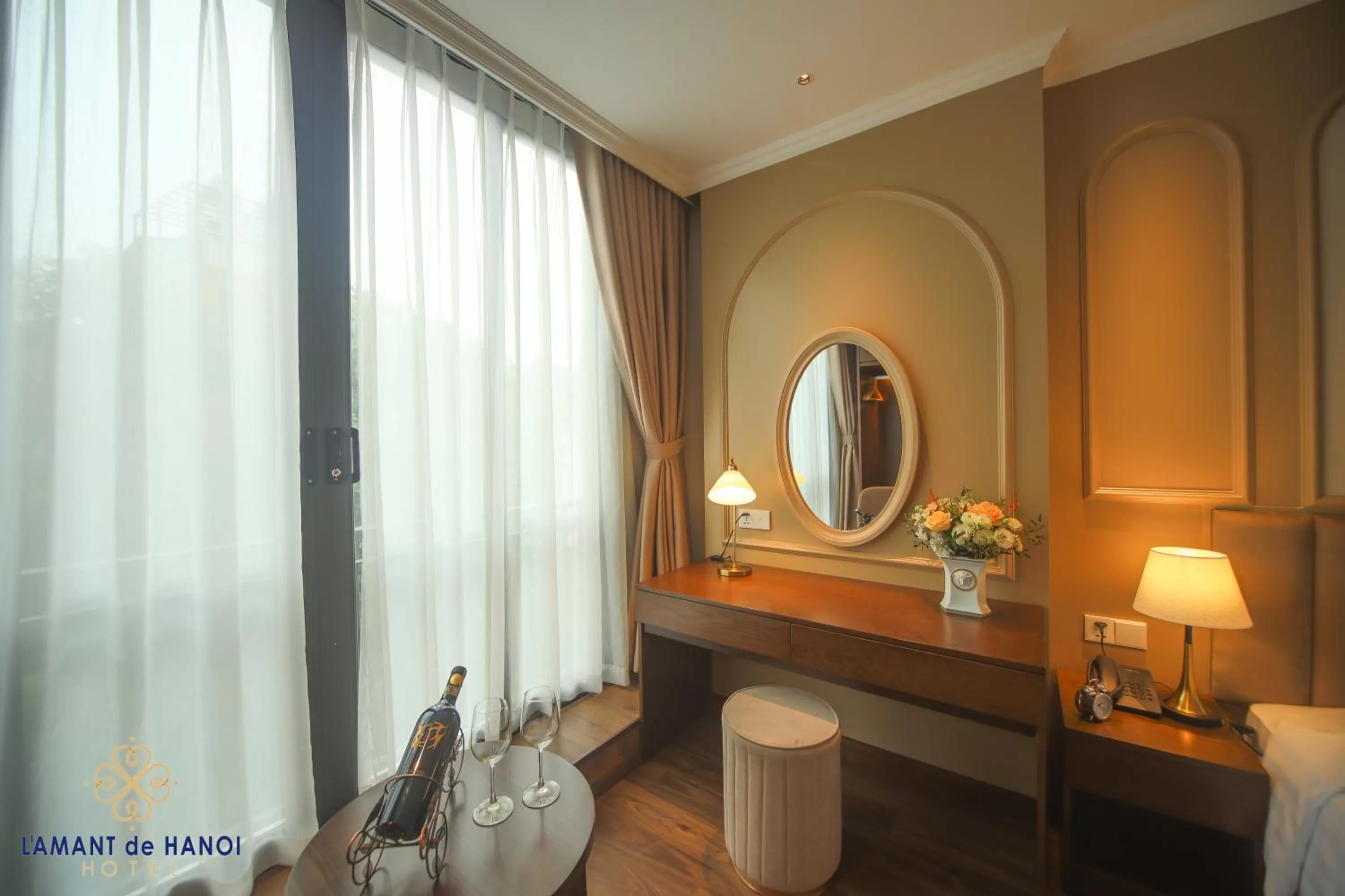 hair dresser in L'amant de Hanoi Hotel - khách sạn Lamant de Hà Nội