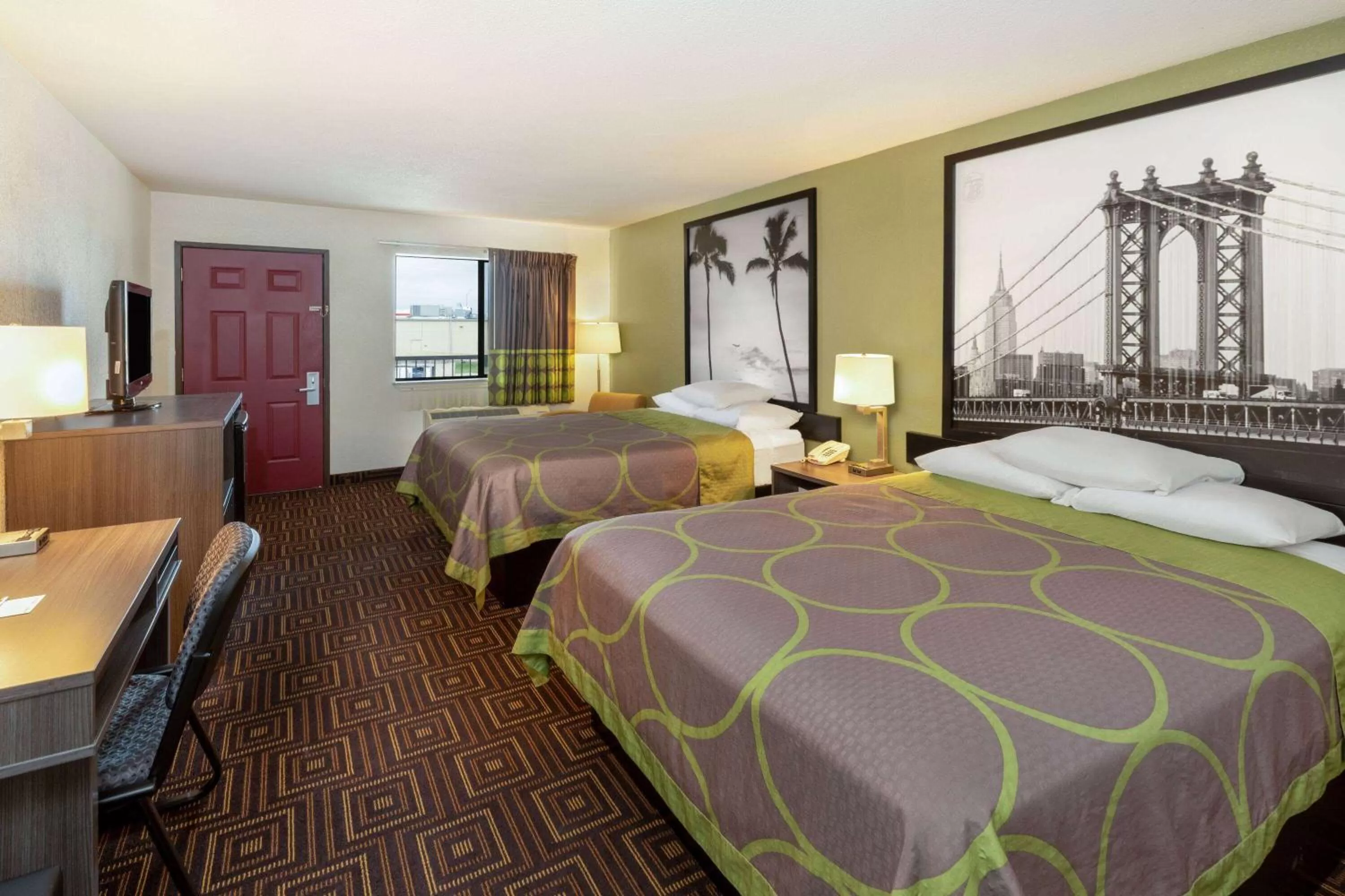 Photo of the whole room, Bed in Super 8 by Wyndham Seguin