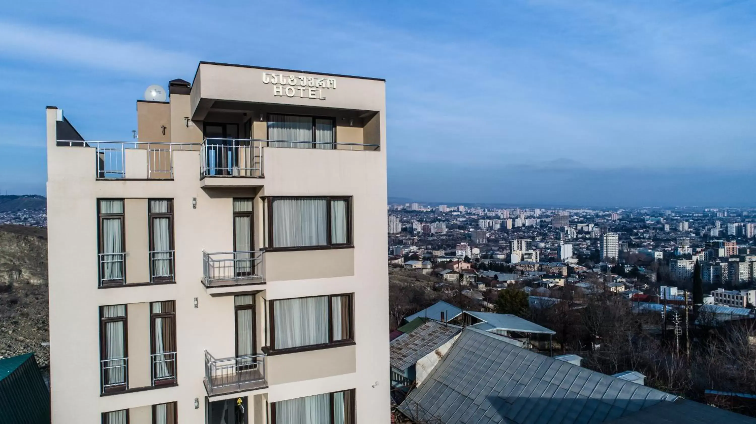 Property building in Hotel King Tom Property building in Hotel King Tom