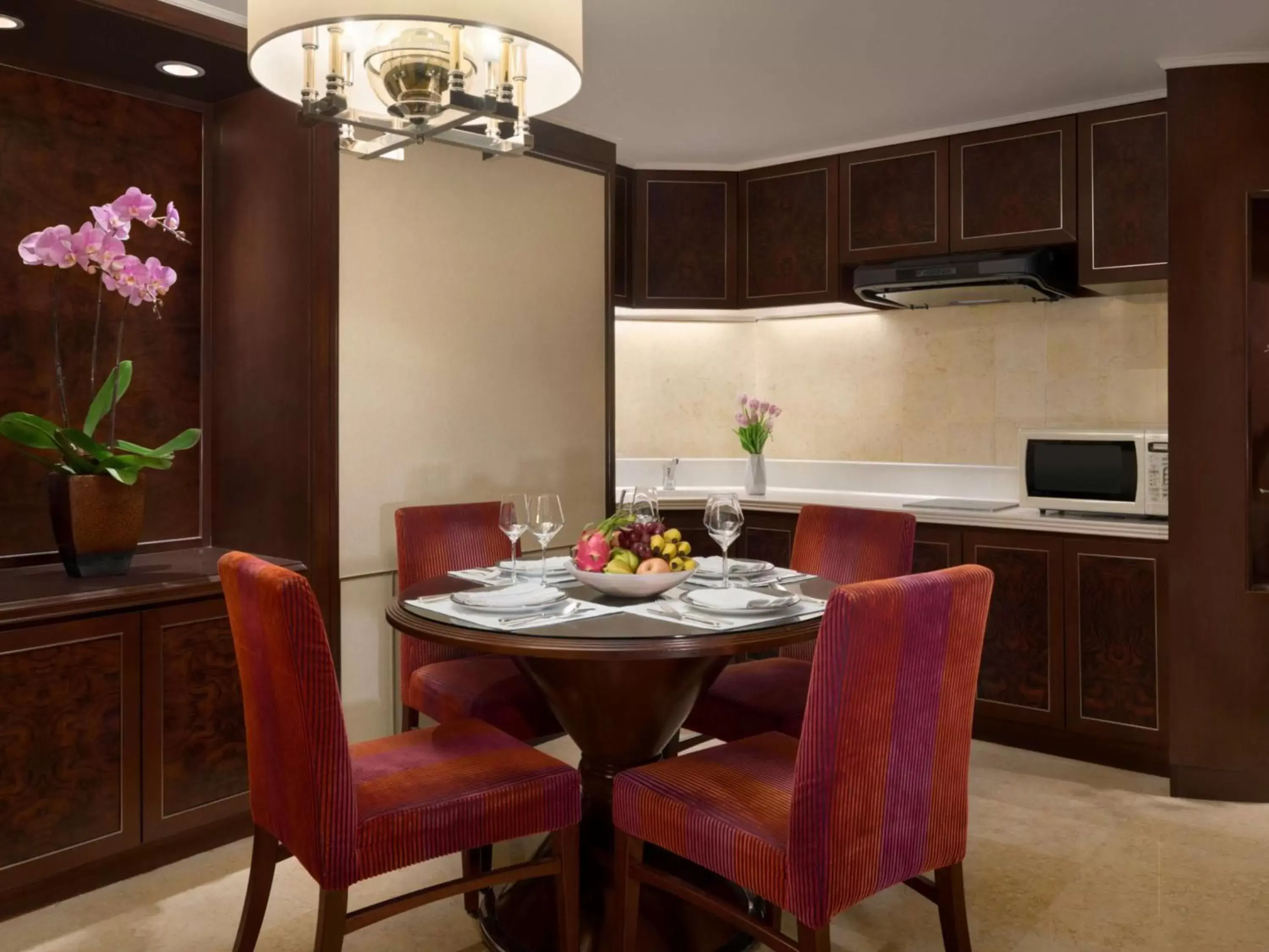 Photo of the whole room, Dining Area in Shangri-La Kuala Lumpur