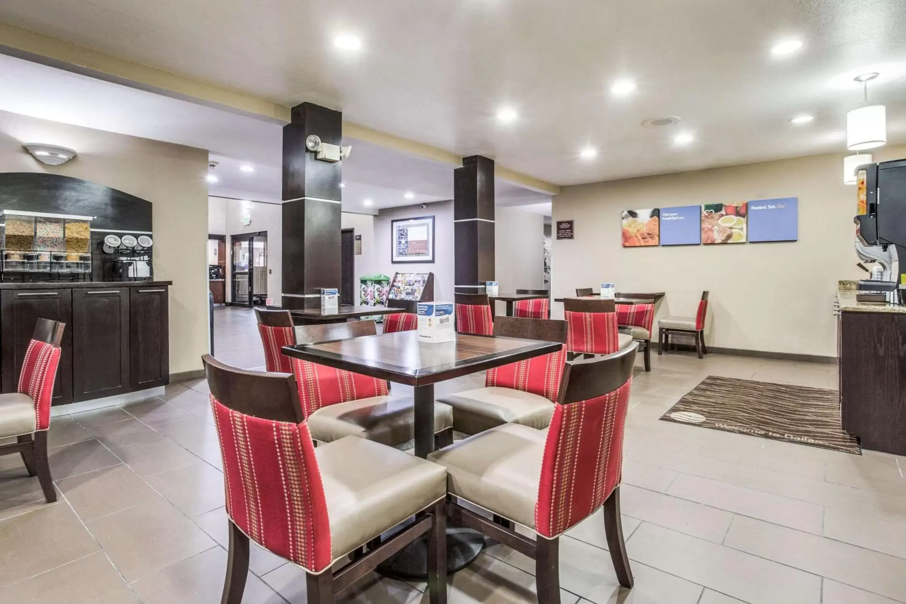 Restaurant/Places to Eat in Comfort Inn & Suites Love Field – Dallas Market Center