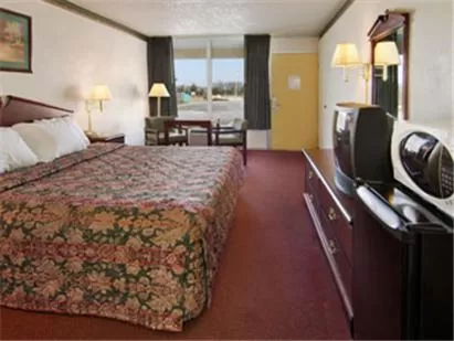 Queen Room - Non-Smoking in Days Inn by Wyndham Dickson