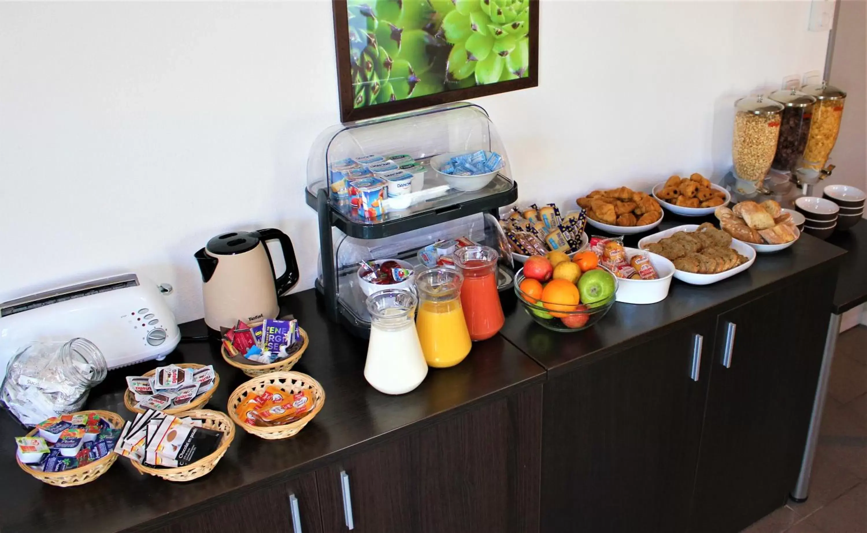 Buffet breakfast in KOSY Appart'Hôtels - Campus Del Sol Esplanade