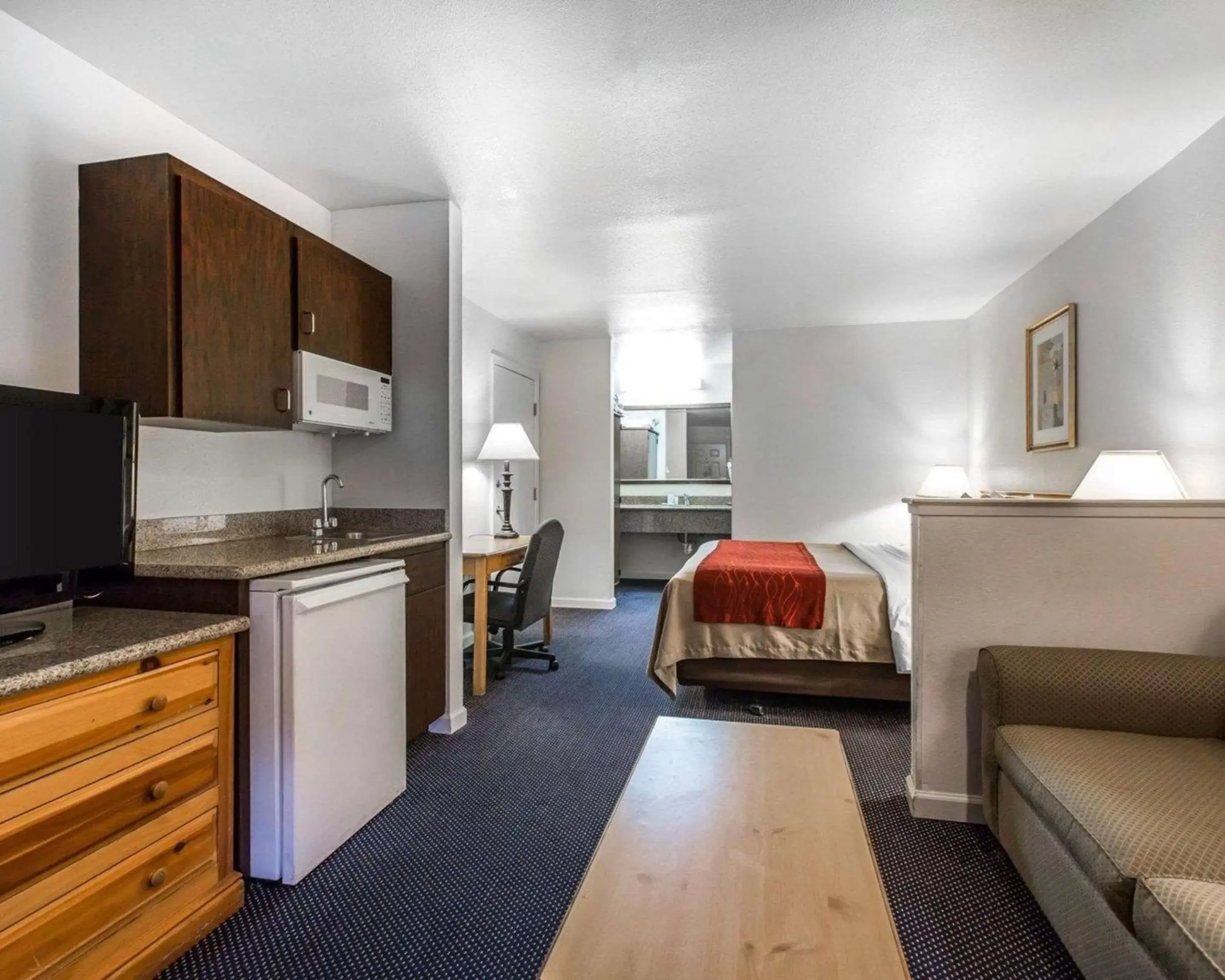 Photo of the whole room, Kitchen/Kitchenette in Comfort Inn & Suites Sequoia Kings Canyon - Three Rivers