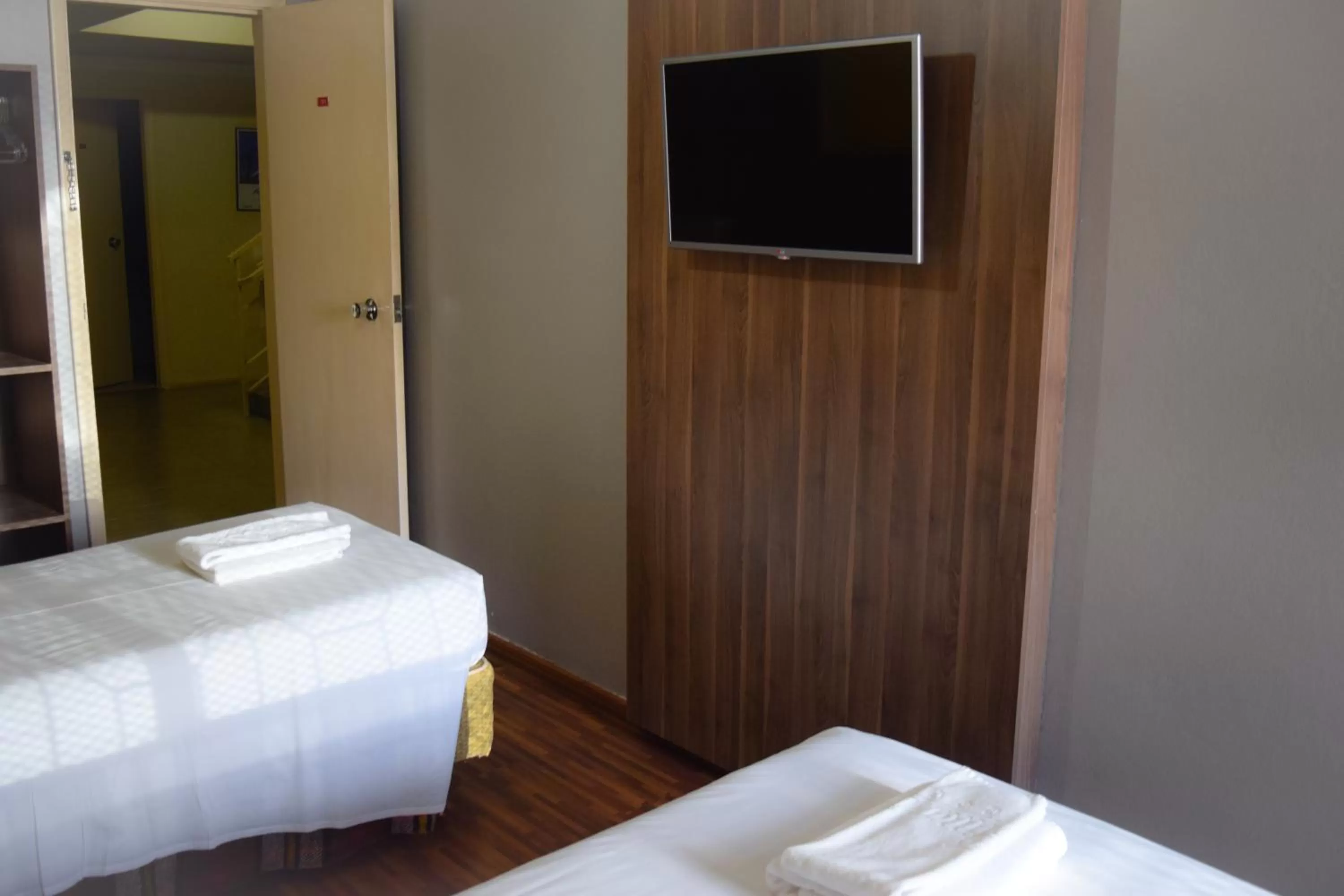 Decorative detail, Bed in Bittar Inn