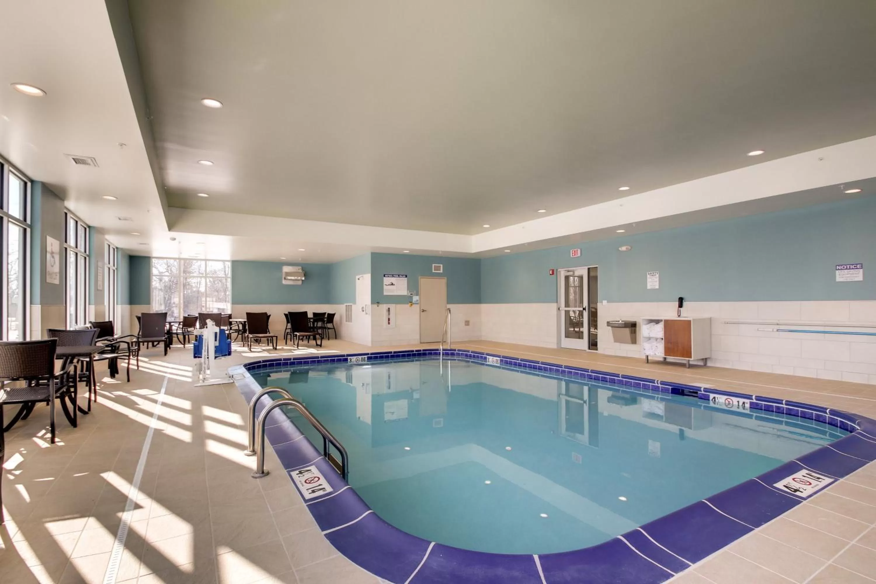 Swimming pool in Holiday Inn Express & Suites Galesburg by IHG