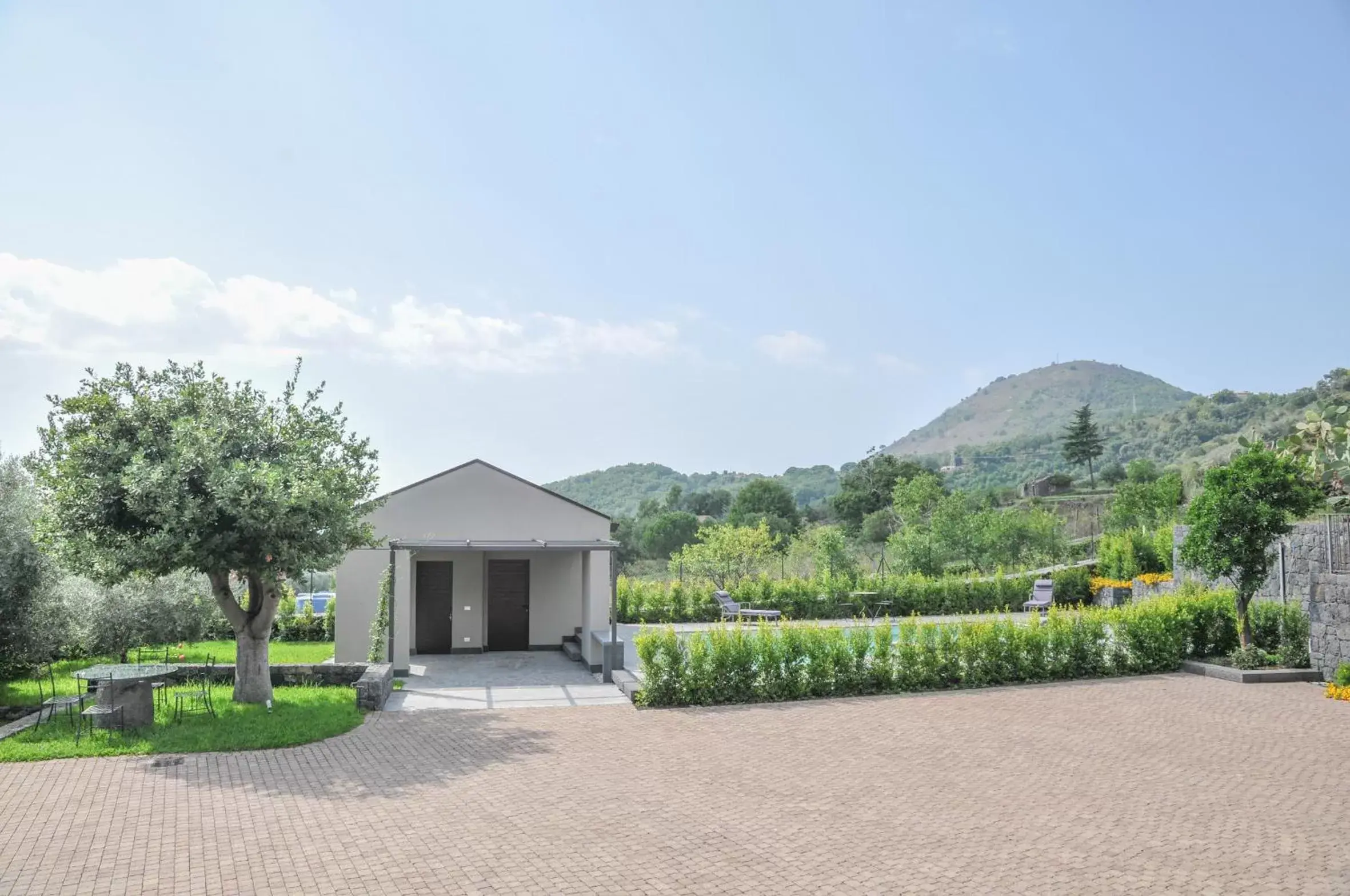 Garden, Property Building in La Casa dell'Alloro